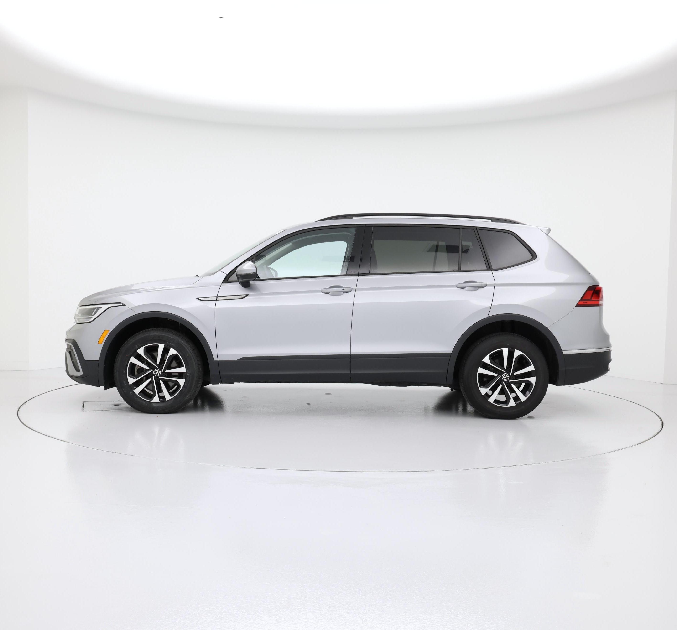 Thumbnail: 2023 Volkswagen Tiguan - 3