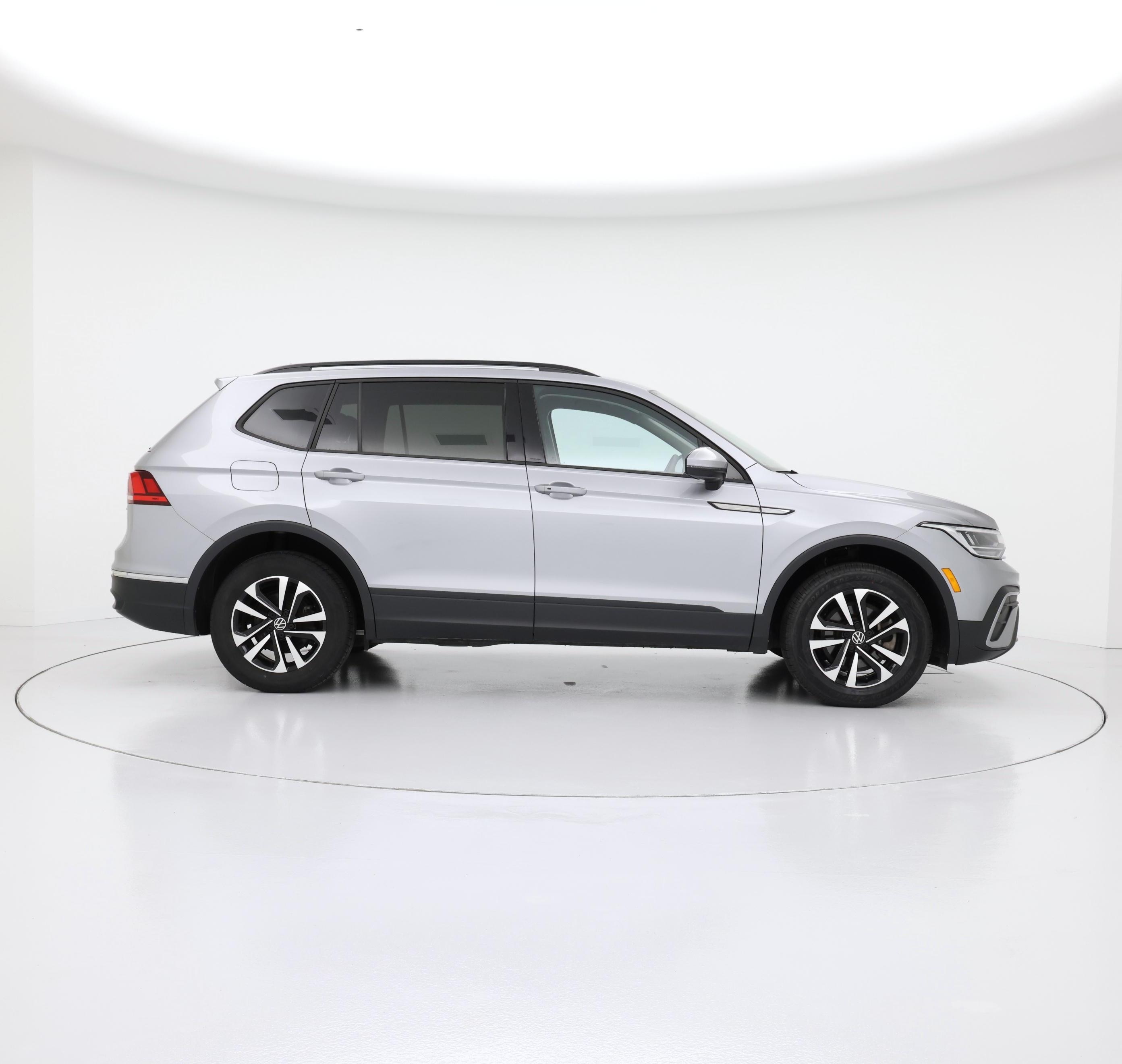 Thumbnail: 2023 Volkswagen Tiguan - 7
