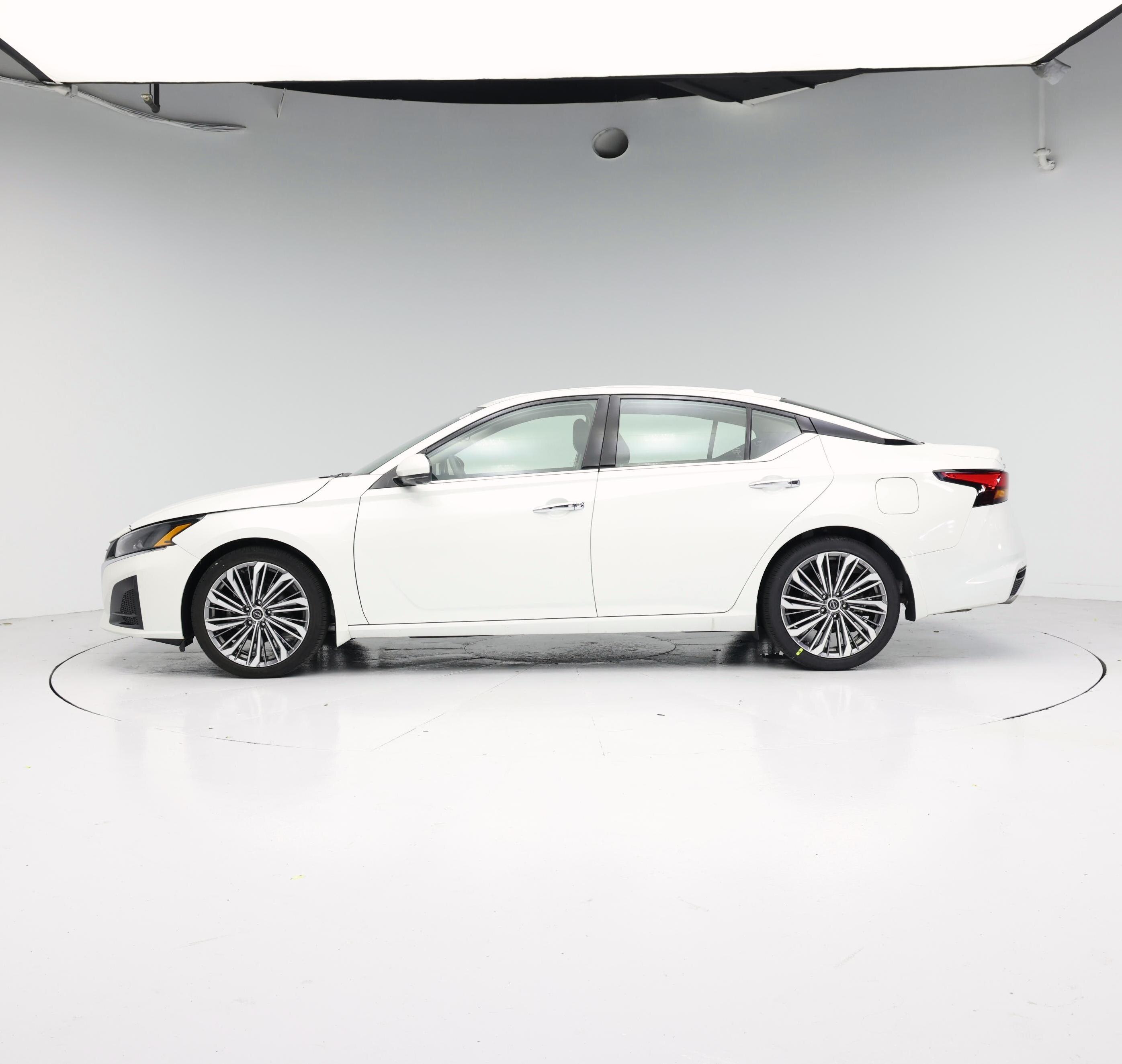 Thumbnail: 2023 Nissan Altima - 3