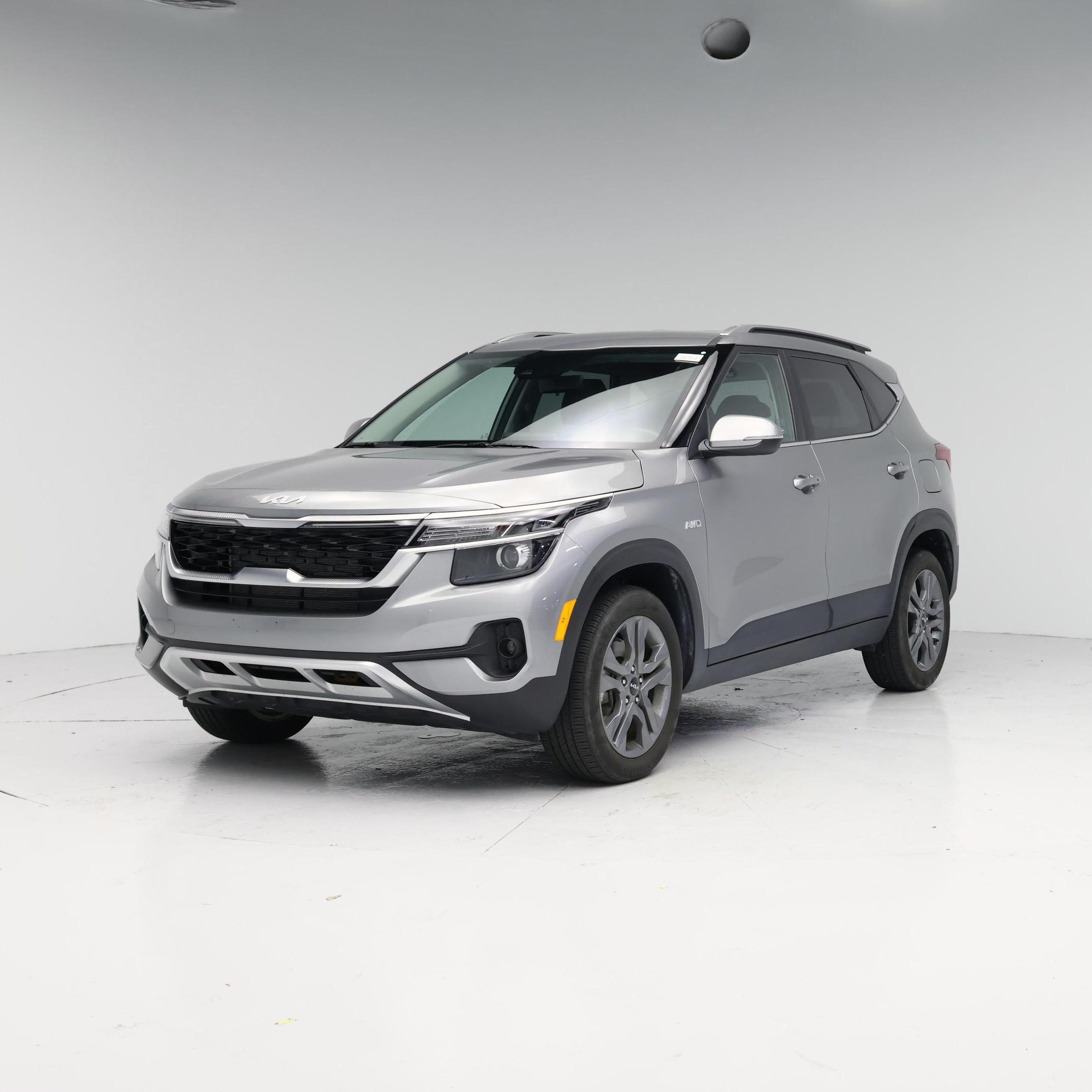 Thumbnail: 2023 Kia Seltos - 4