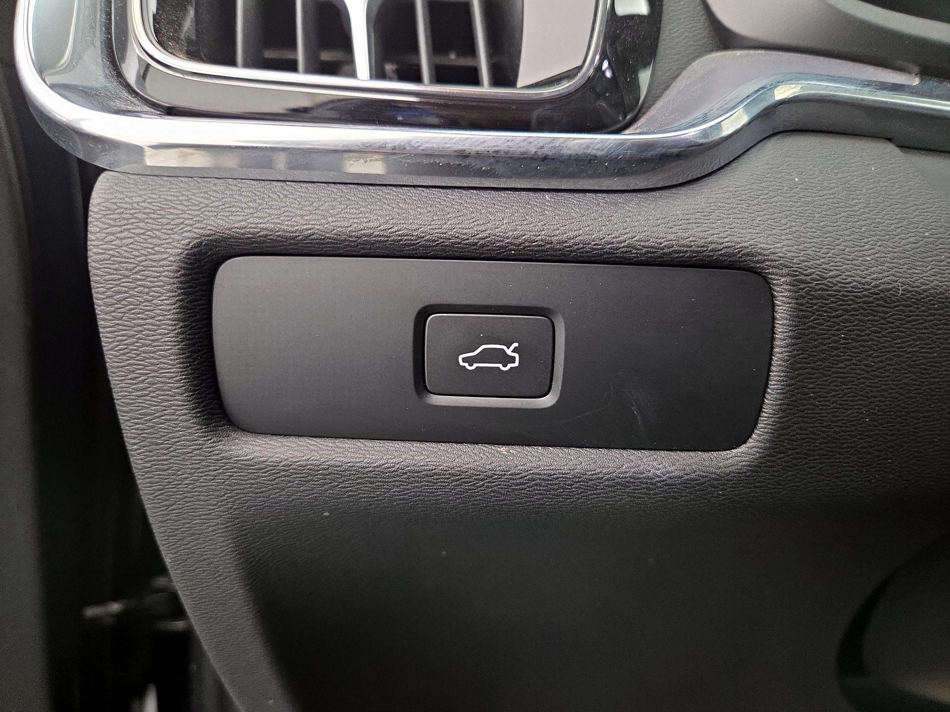 Thumbnail: 2024 Volvo S60 - 13