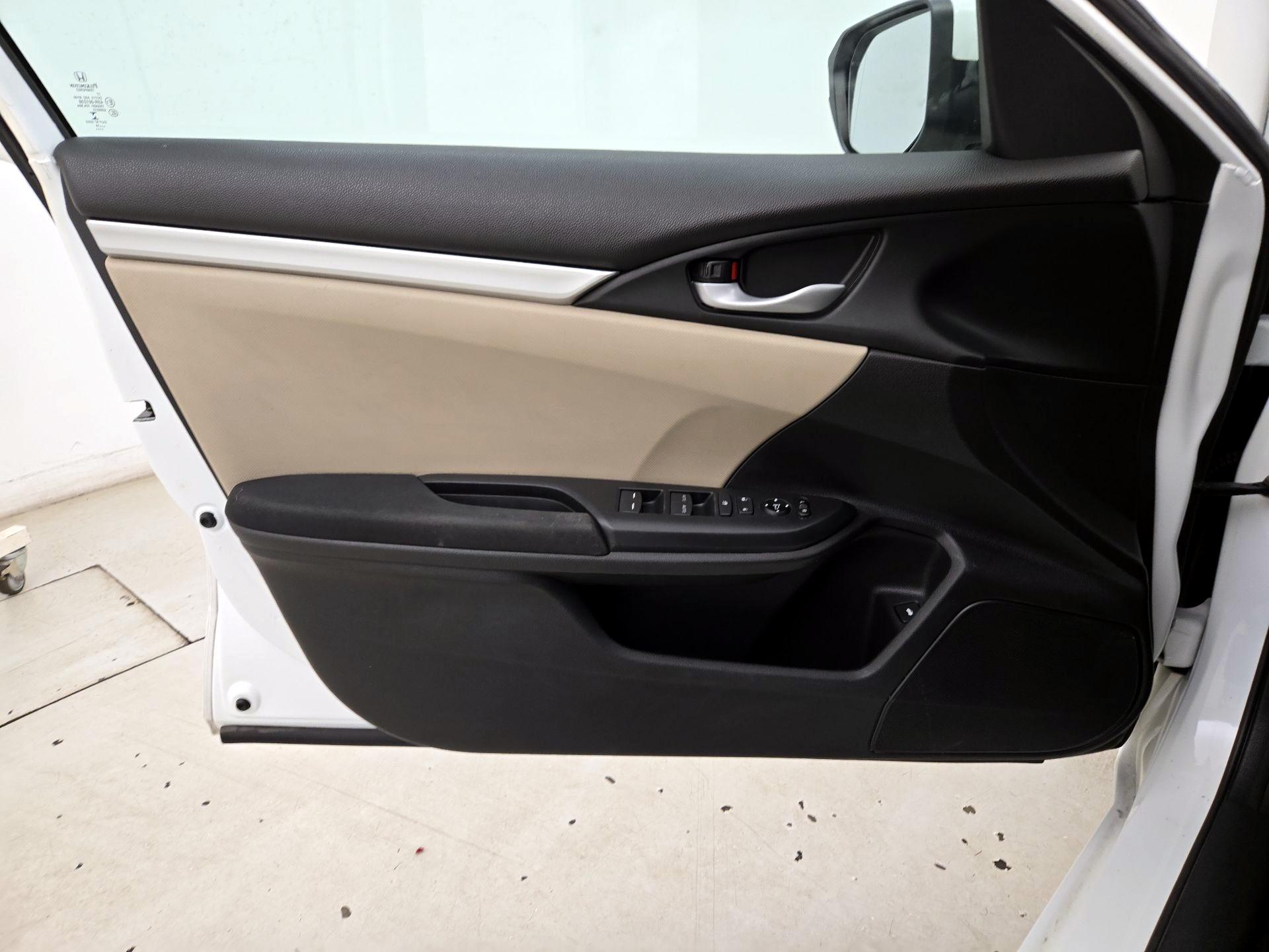 Thumbnail: 2016 Honda Civic - 12