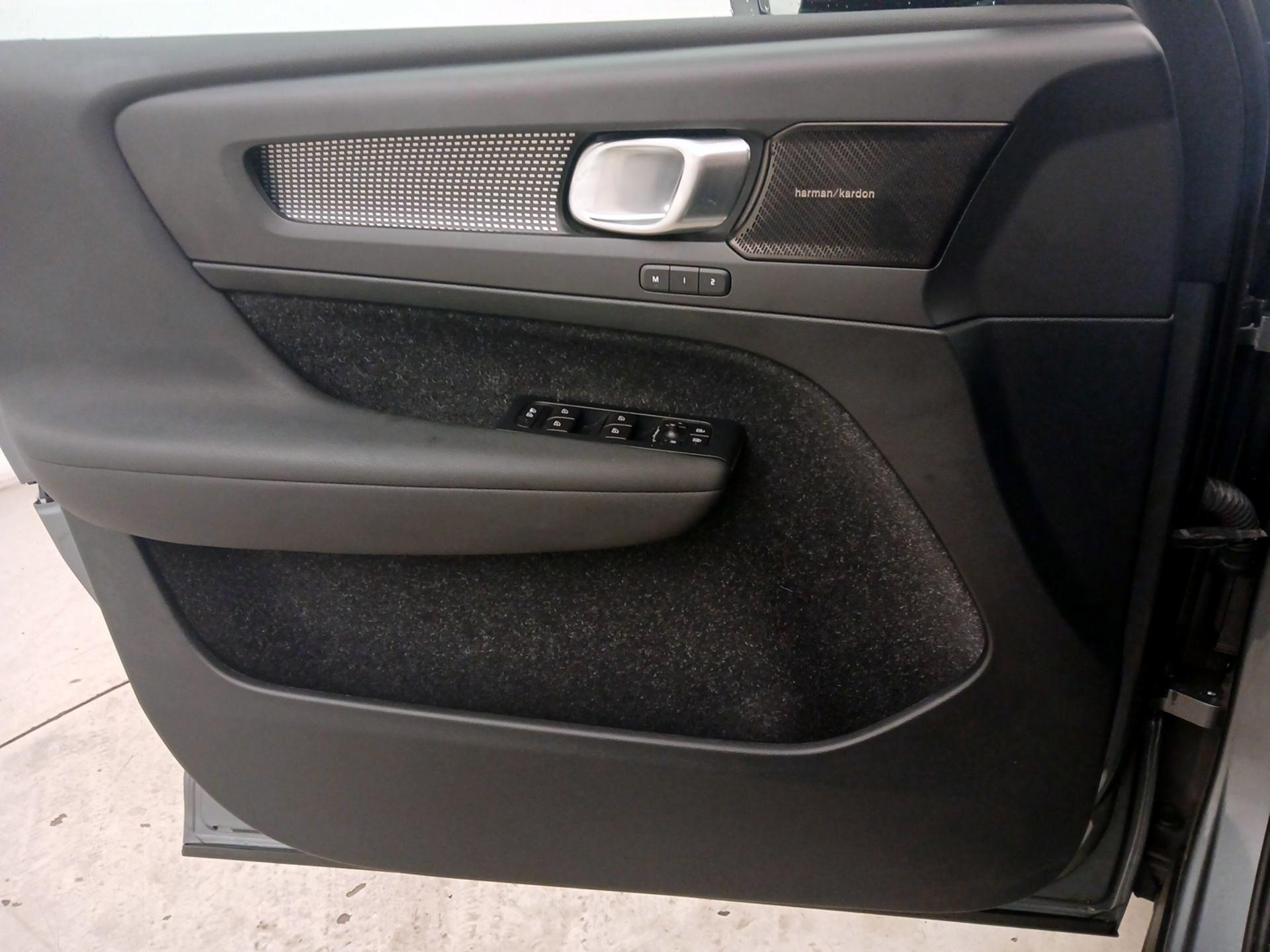 Thumbnail: 2019 Volvo XC40 - 12