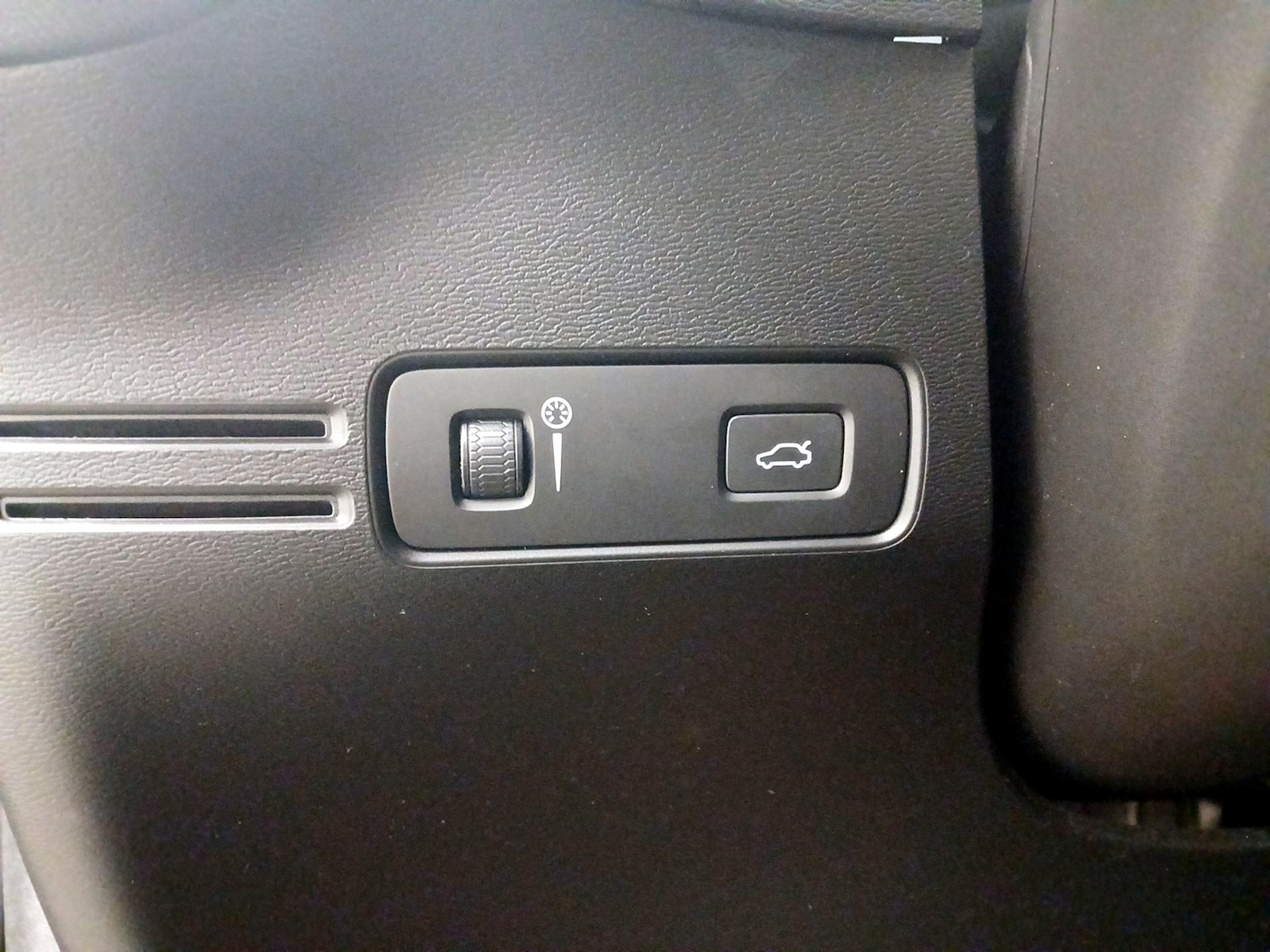 2019 Volvo XC40 R-Design - Photo 14