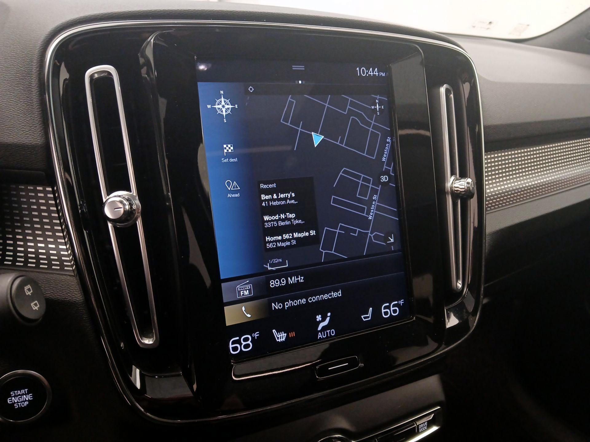 Thumbnail: 2019 Volvo XC40 - 14