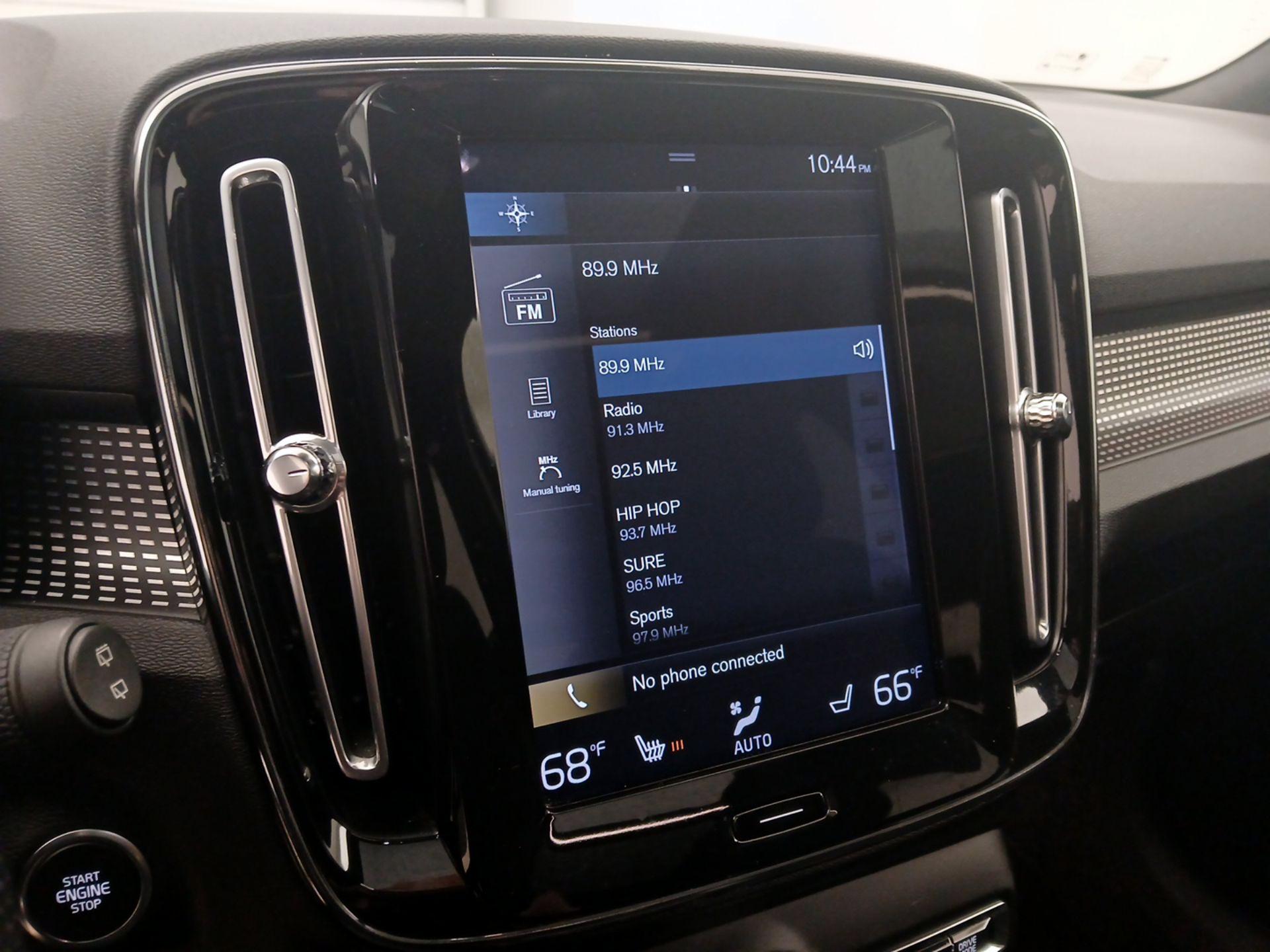 Thumbnail: 2019 Volvo XC40 - 16