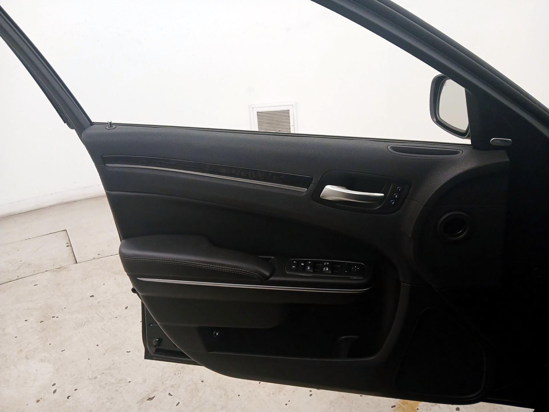 Thumbnail: 2018 Chrysler 300 - 12