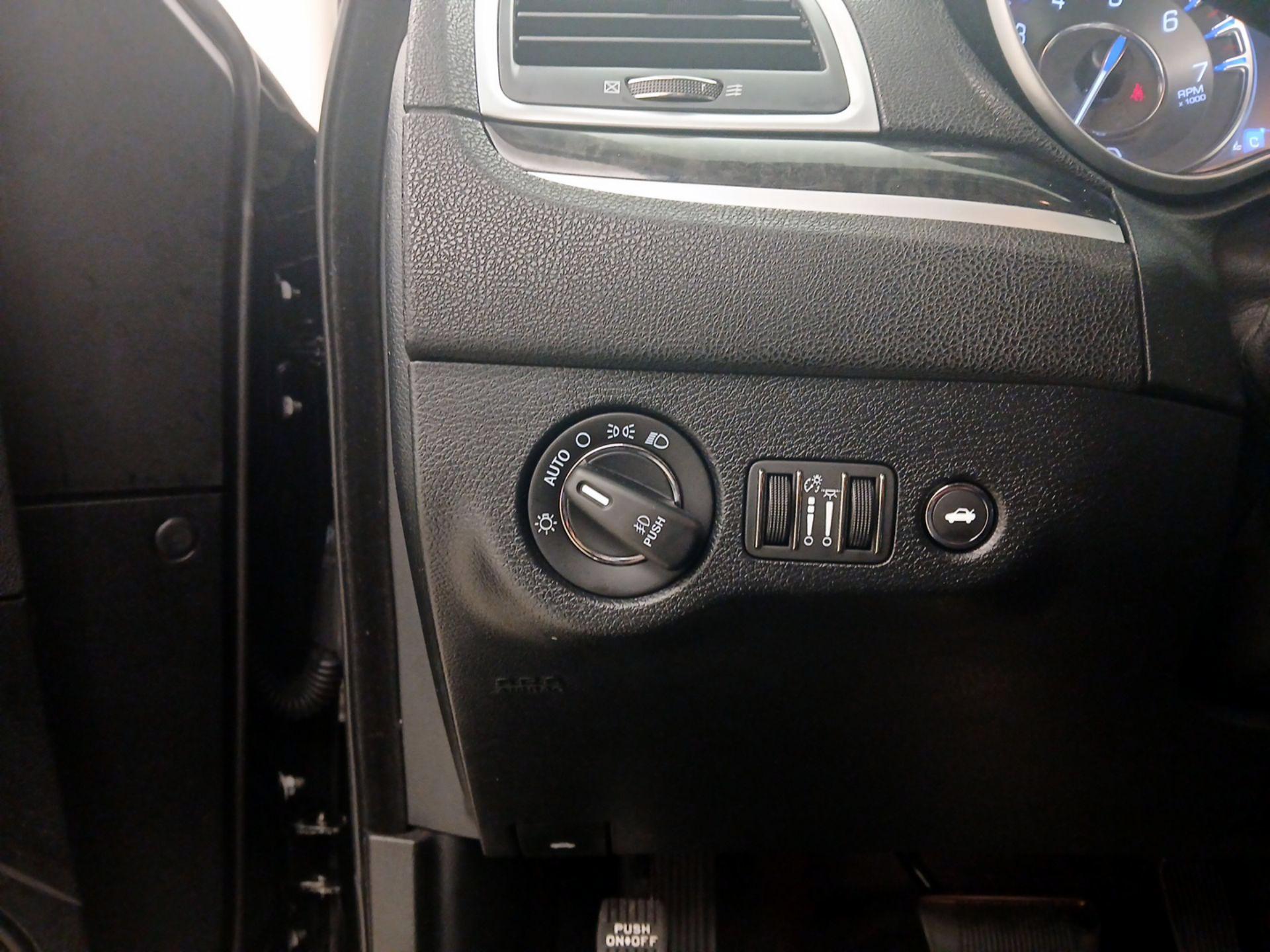 Thumbnail: 2018 Chrysler 300 - 13