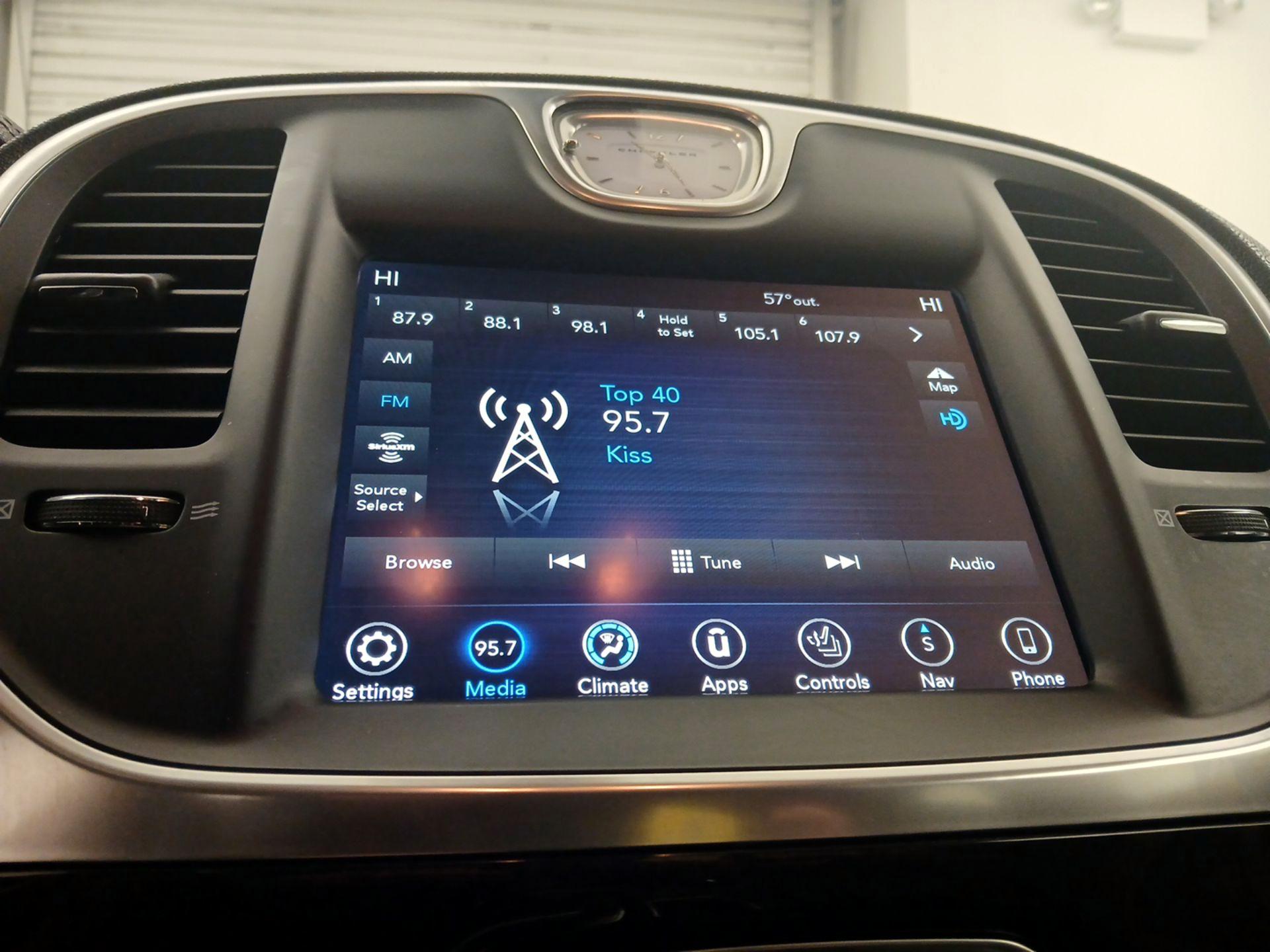 Thumbnail: 2018 Chrysler 300 - 16