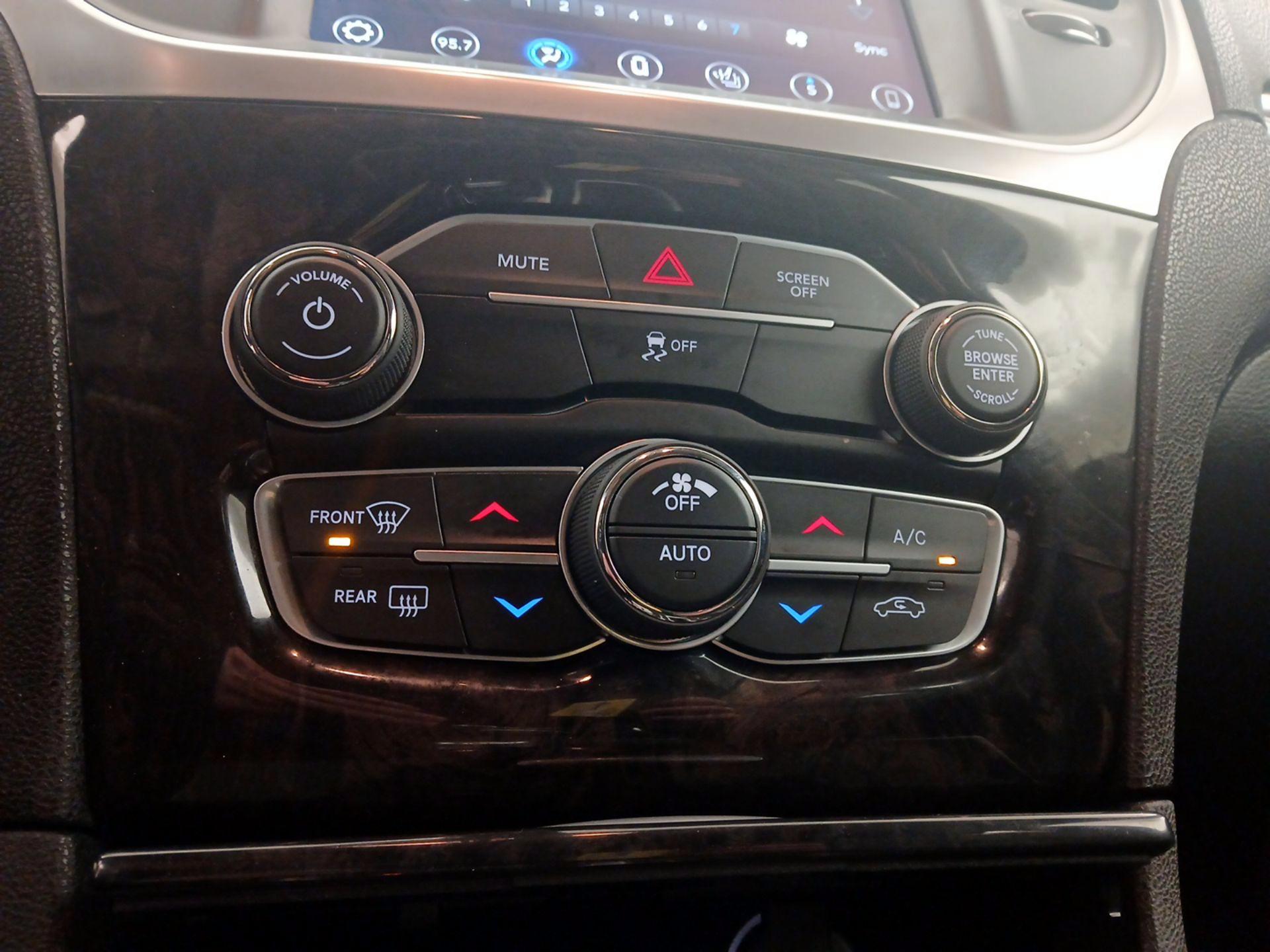 Thumbnail: 2018 Chrysler 300 - 17