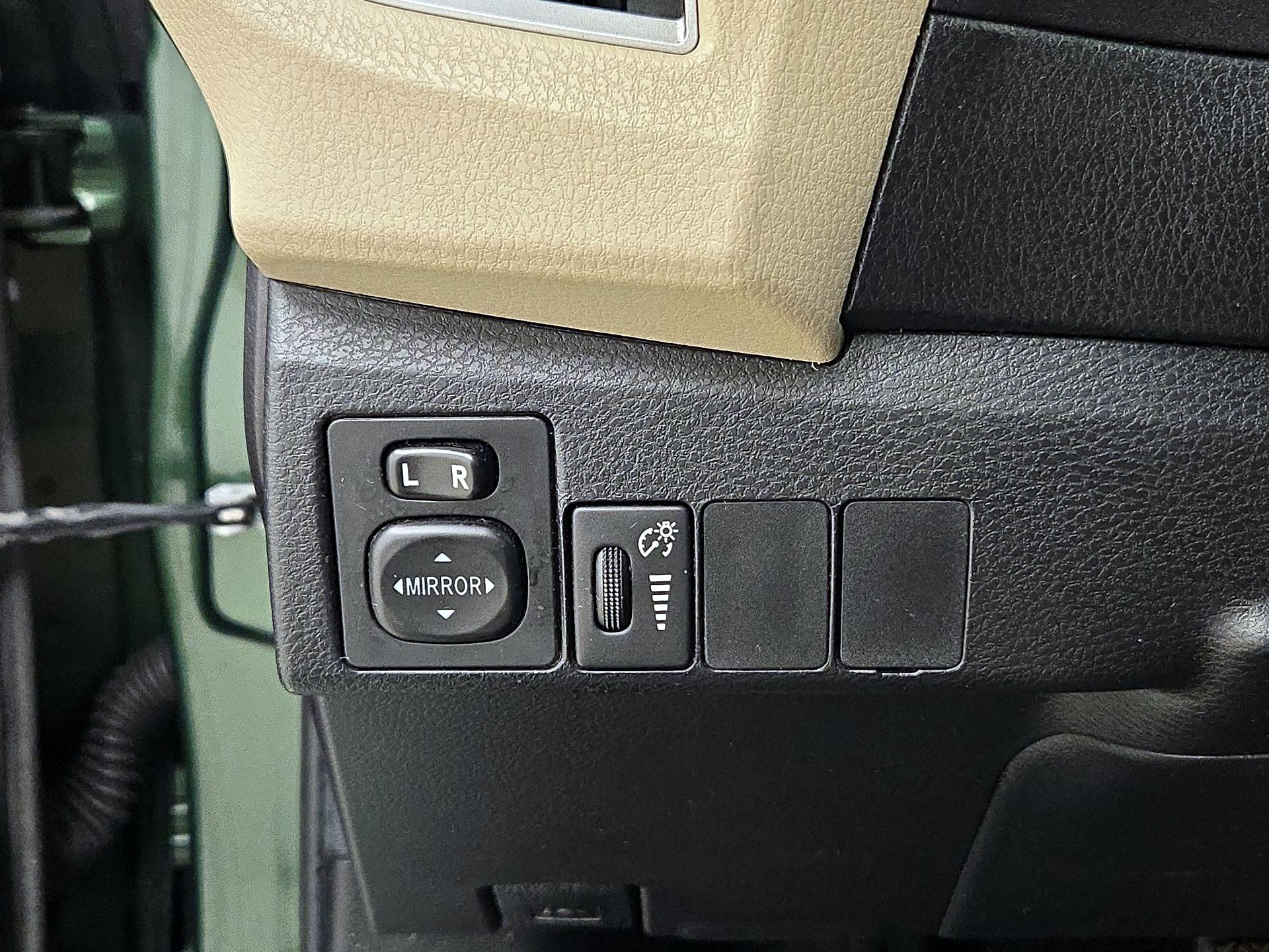 Thumbnail: 2015 Toyota Corolla - 13