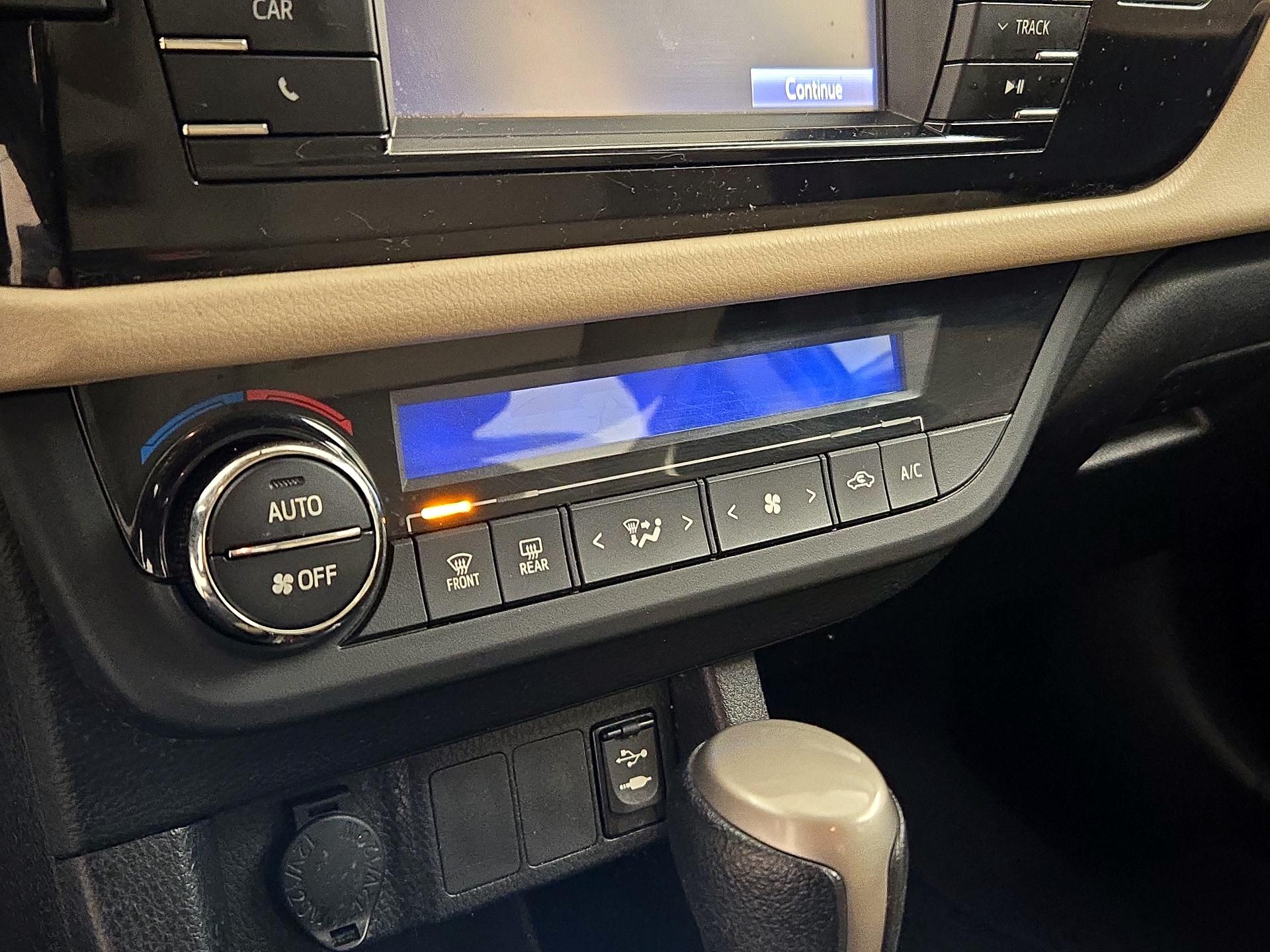 Thumbnail: 2015 Toyota Corolla - 16