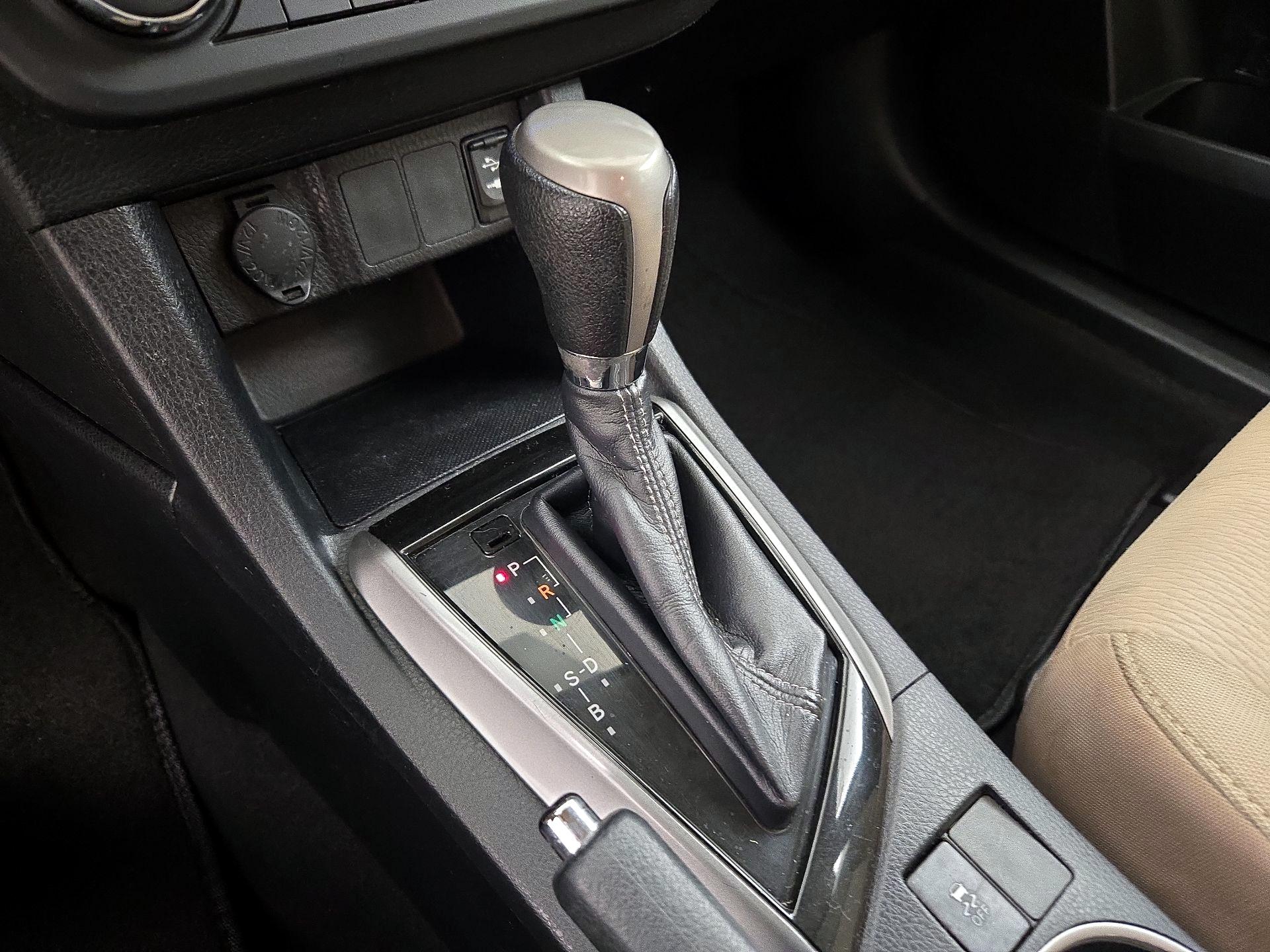 Thumbnail: 2015 Toyota Corolla - 17