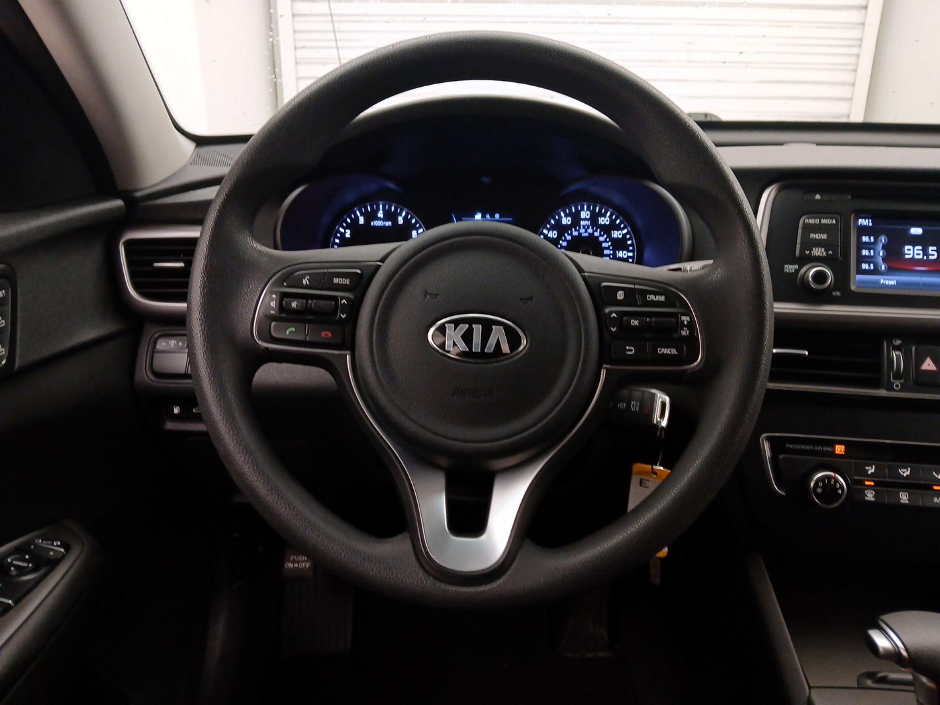 Thumbnail: 2017 Kia Optima - 10