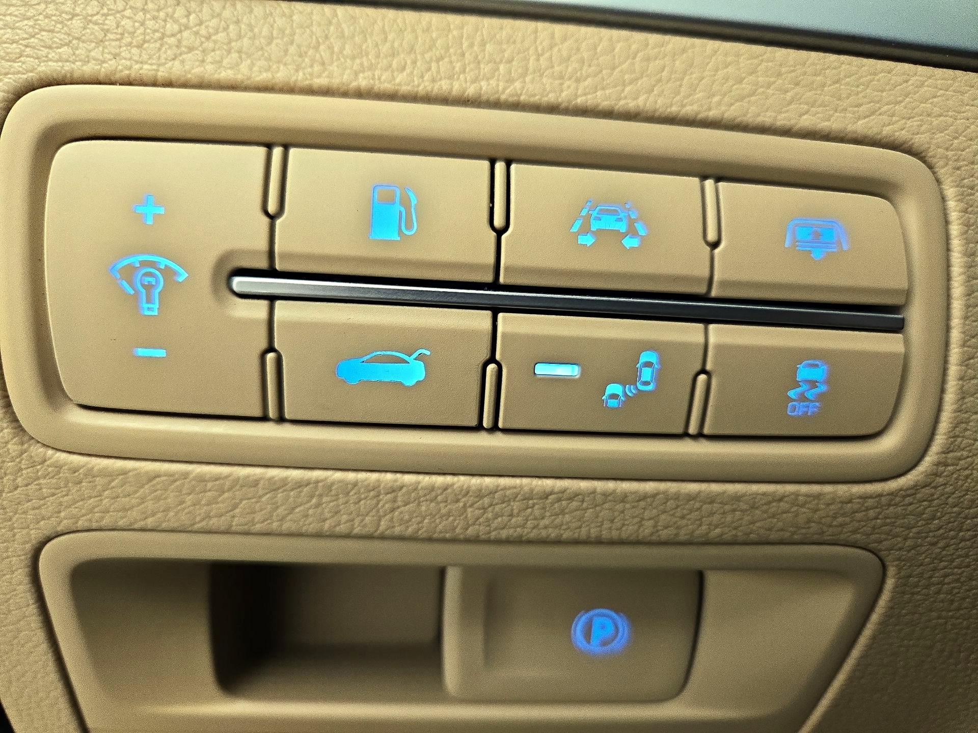 Thumbnail: 2018 Genesis G80 - 13