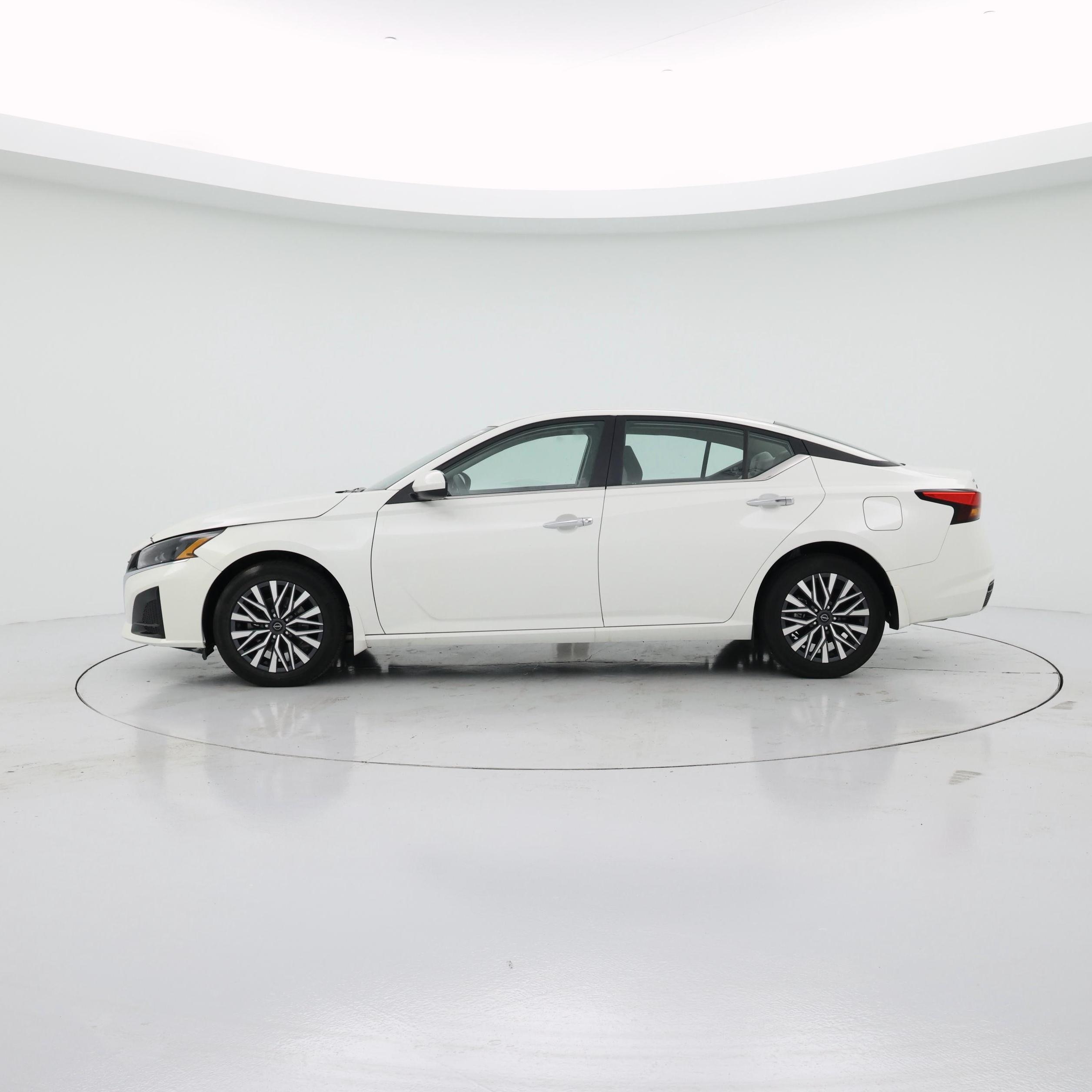 Thumbnail: 2023 Nissan Altima - 3