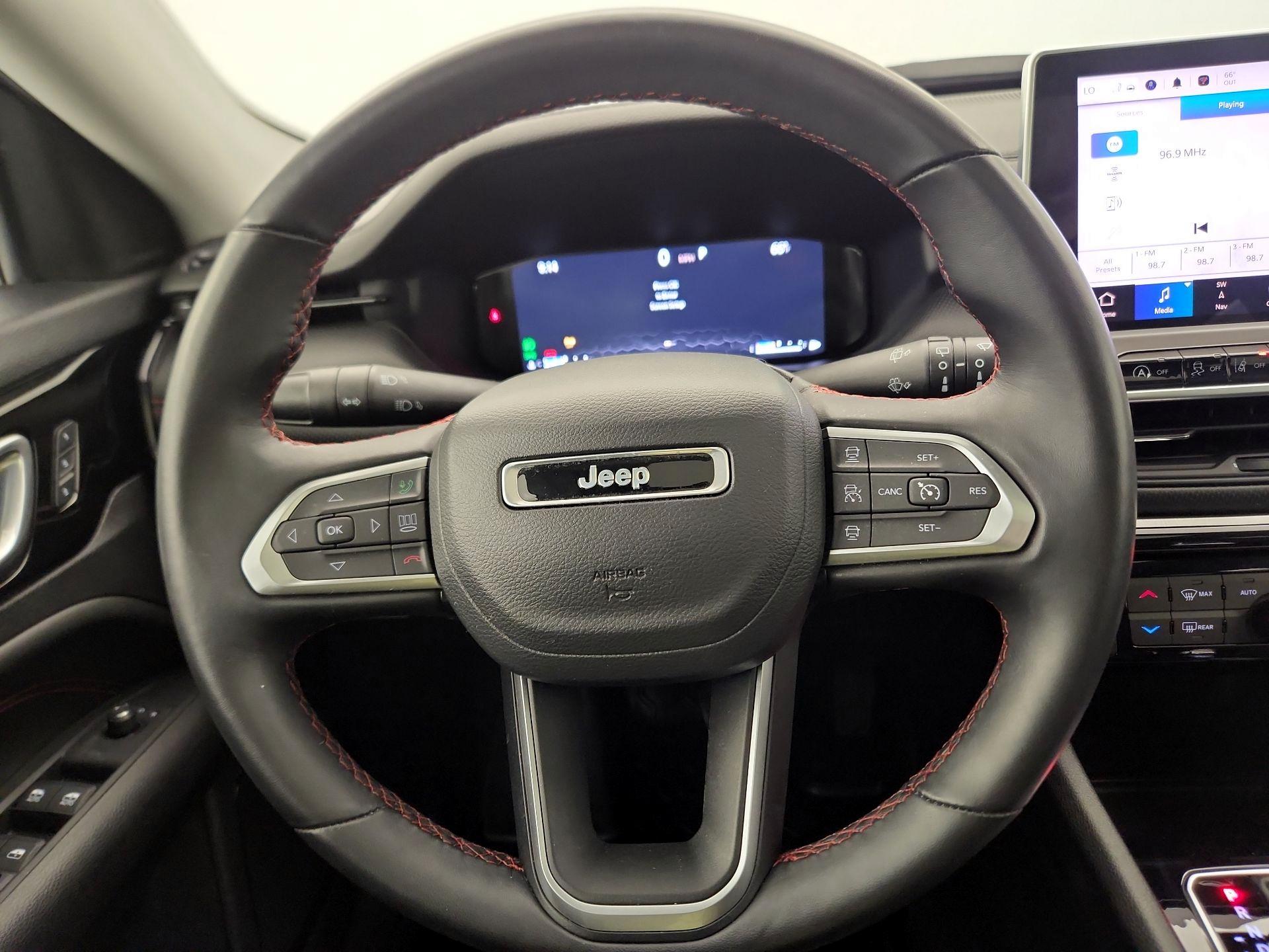 Thumbnail: 2022 Jeep Compass - 10