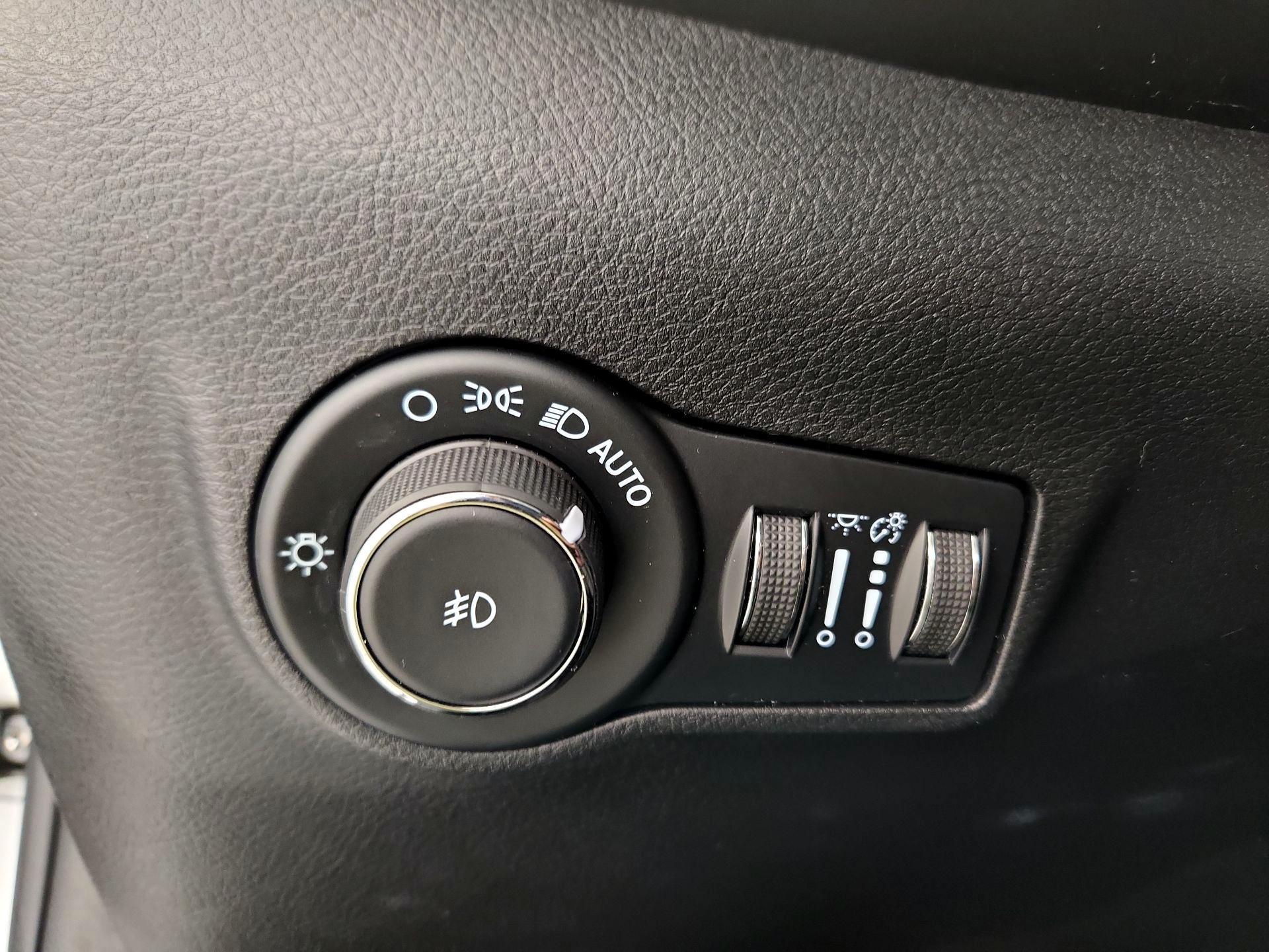 Thumbnail: 2022 Jeep Compass - 13