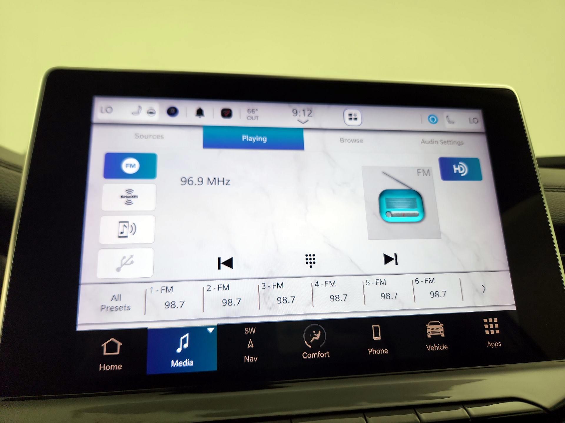 Thumbnail: 2022 Jeep Compass - 15