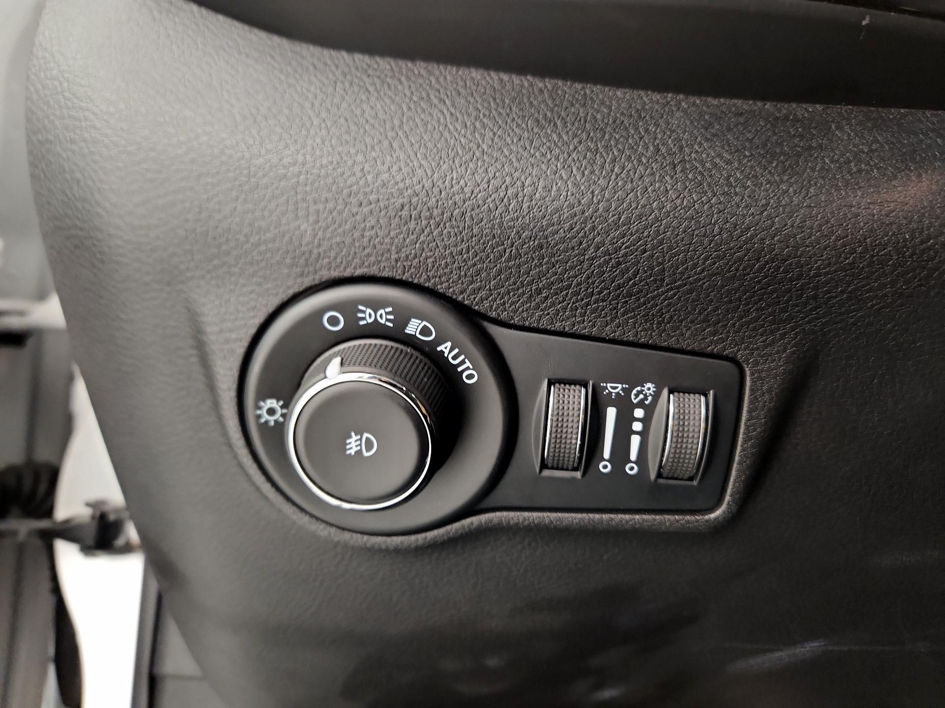 Thumbnail: 2023 Jeep Compass - 13