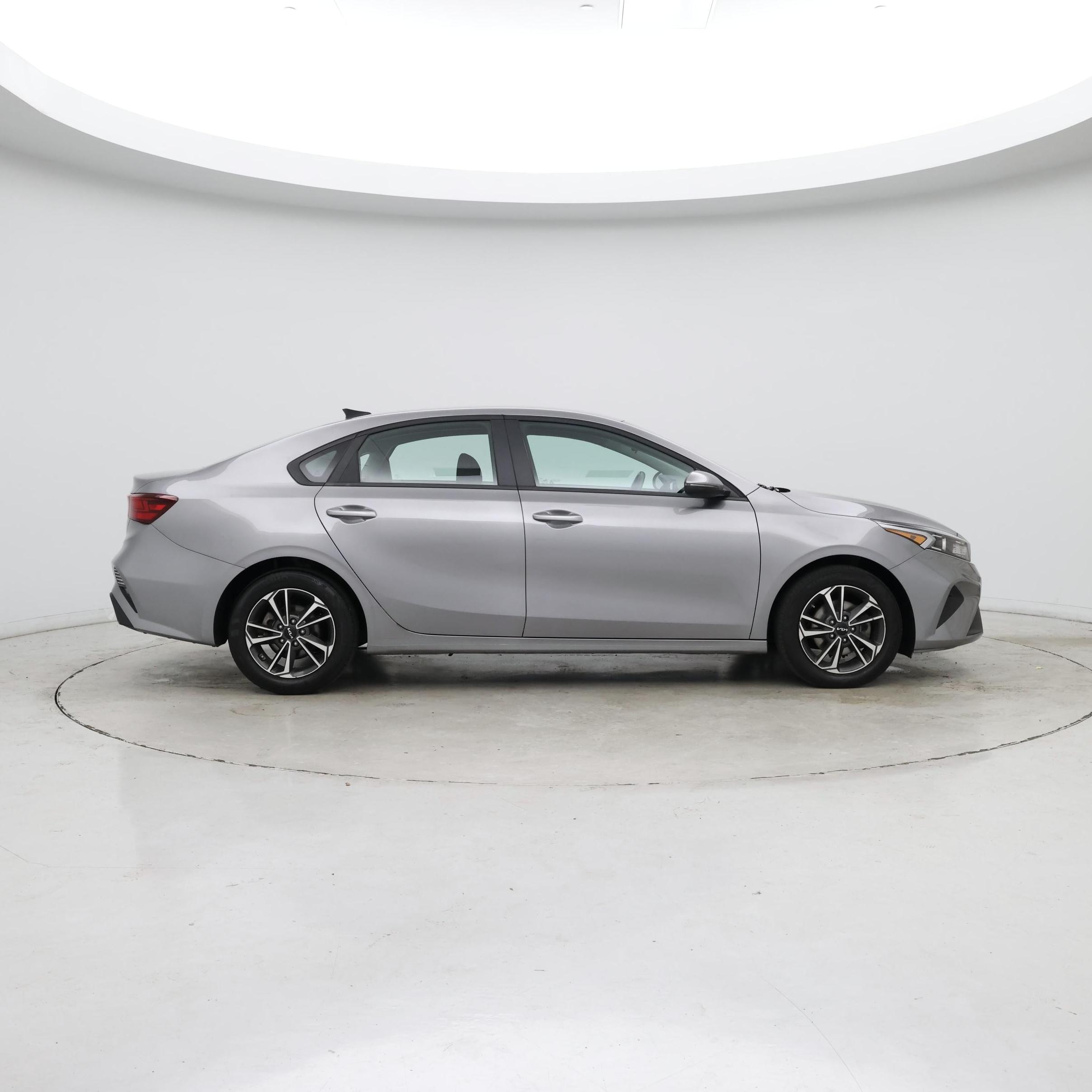 Thumbnail: 2024 Kia Forte - 7