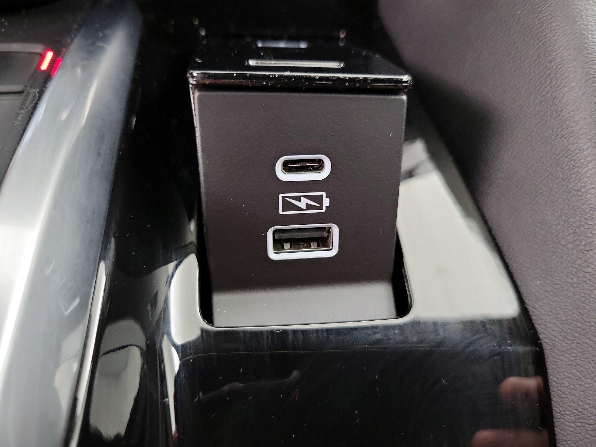 Thumbnail: 2022 Acura MDX - 19