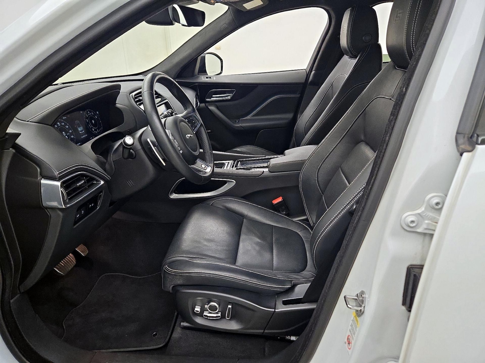 2020 Jaguar F-Pace S - Photo 12