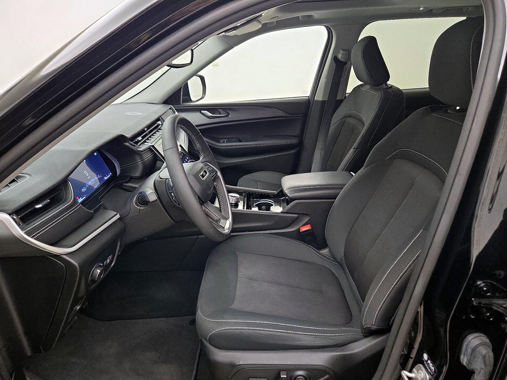 Thumbnail: 2023 Jeep Grand Cherokee - 11