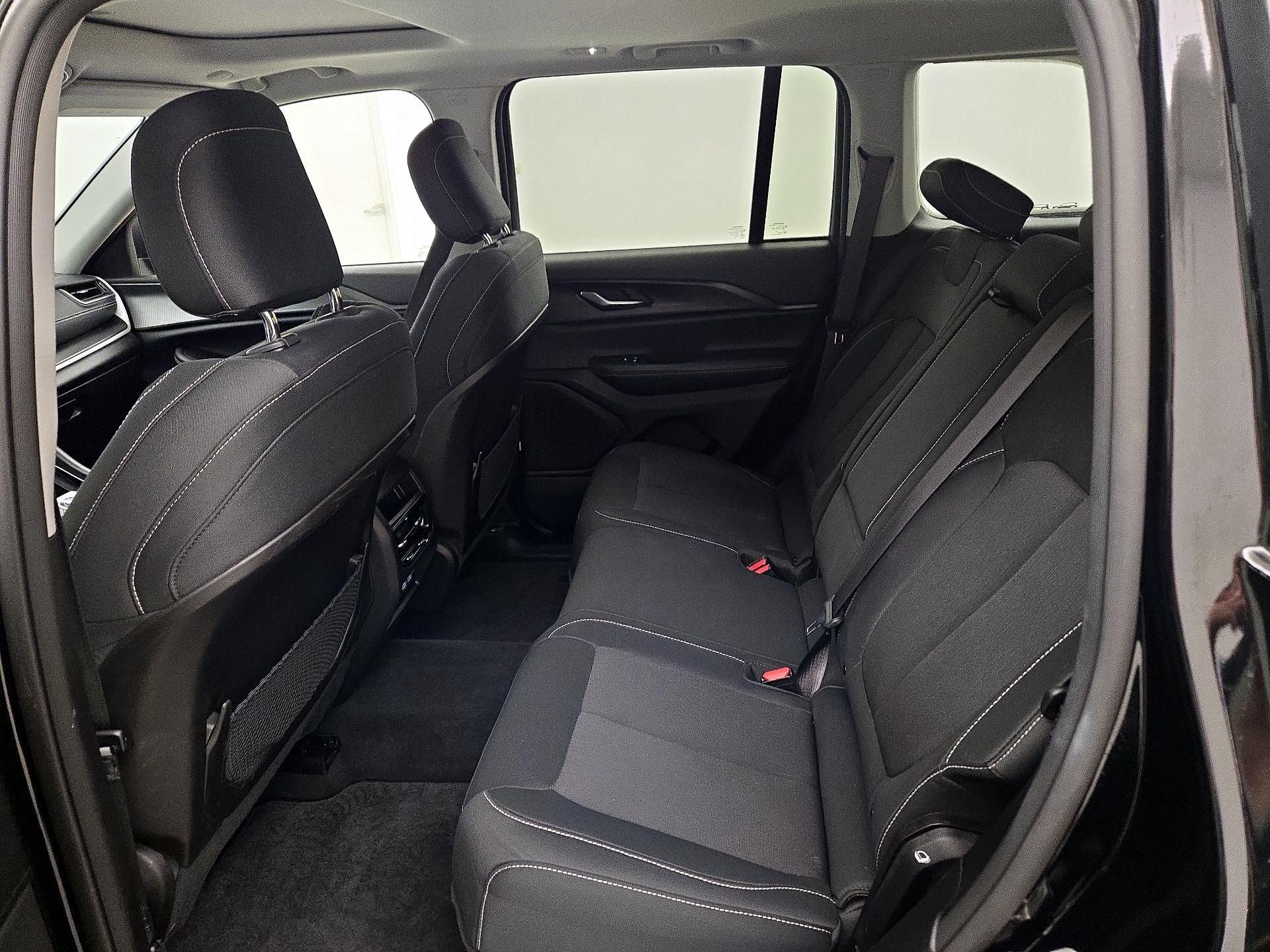 Thumbnail: 2023 Jeep Grand Cherokee - 18