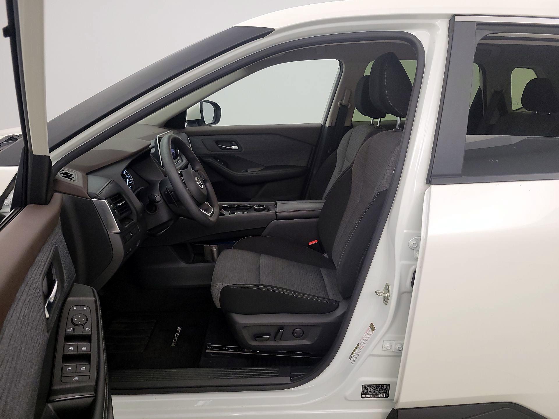 Thumbnail: 2023 Nissan Rogue - 11