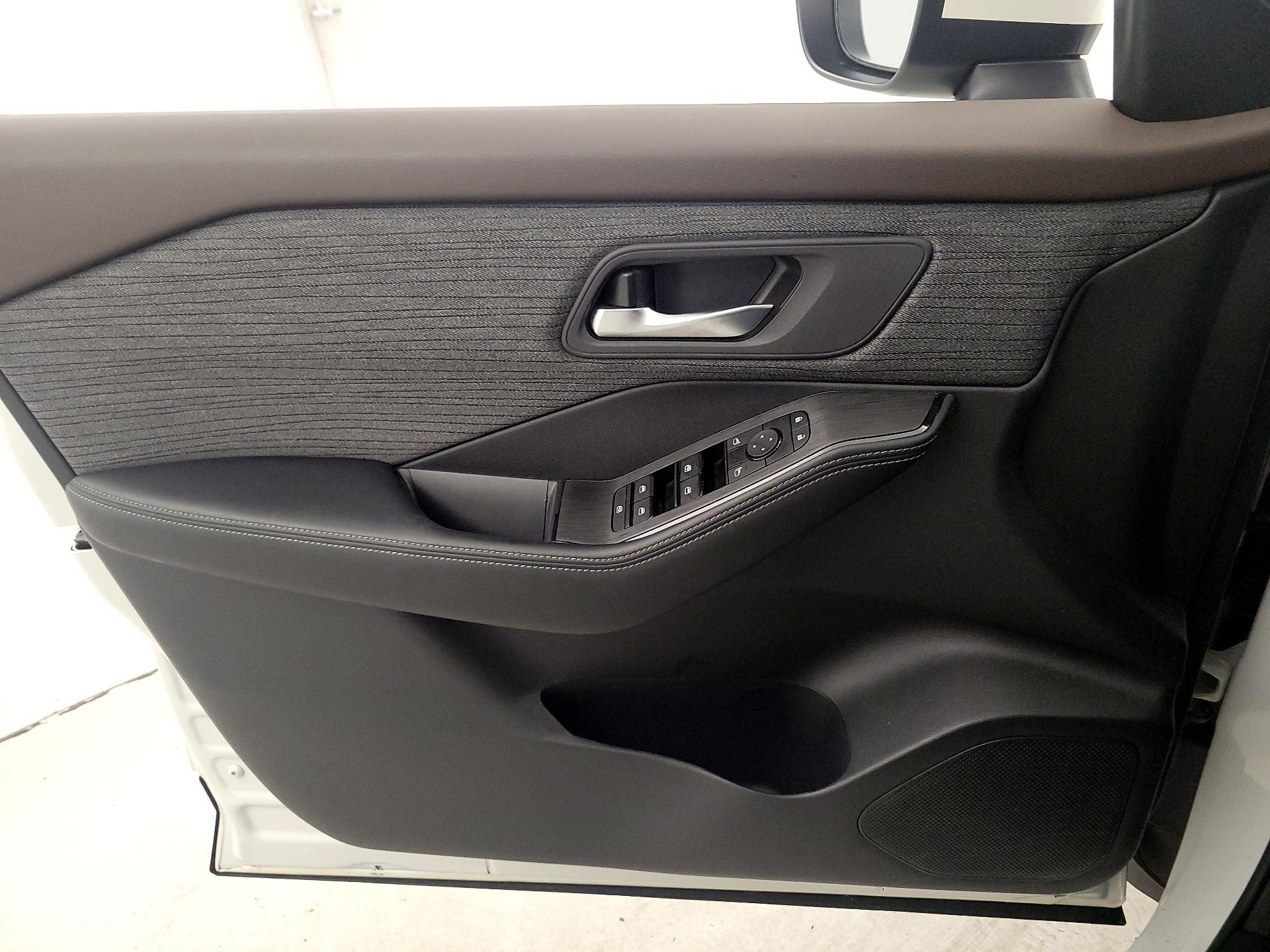 Thumbnail: 2023 Nissan Rogue - 12