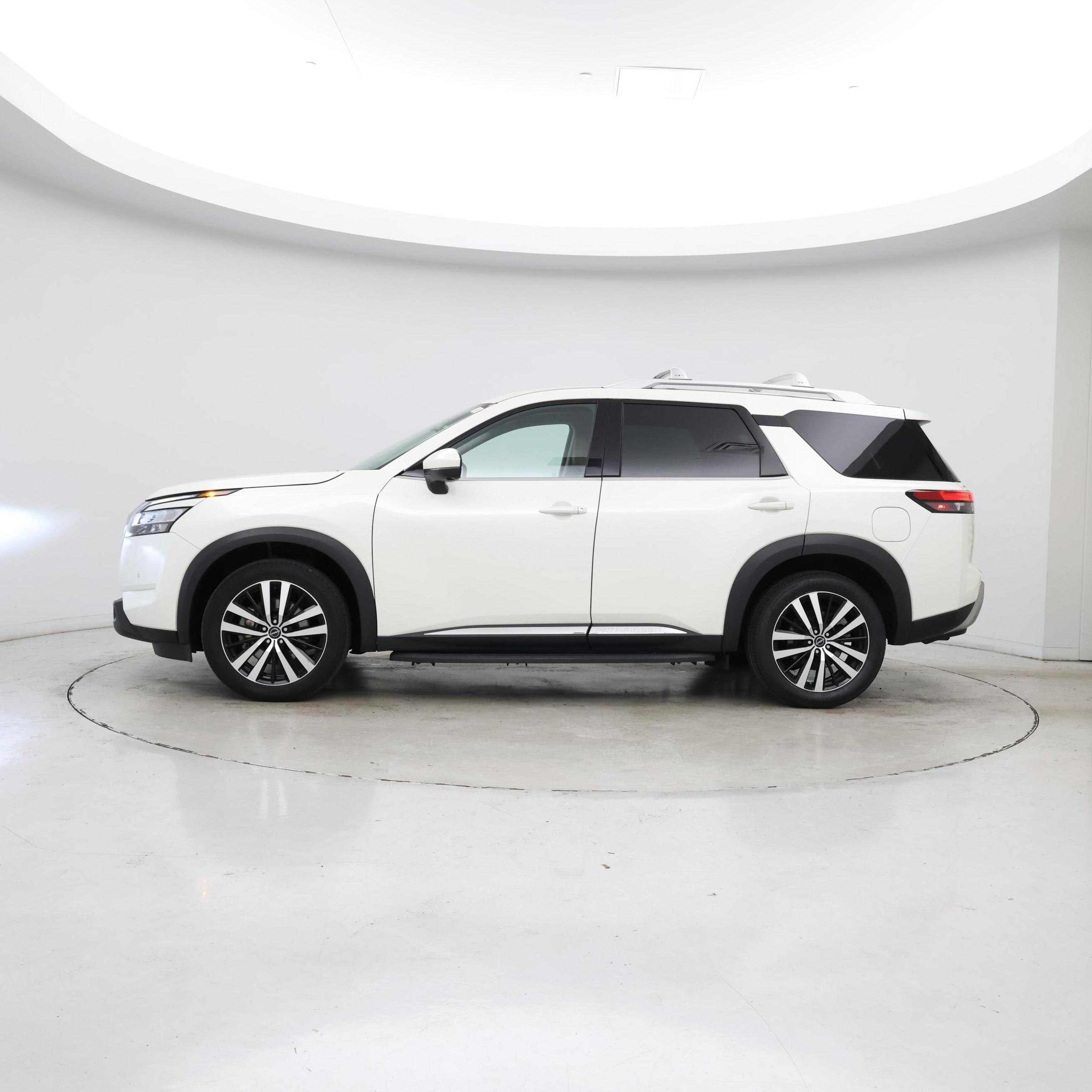 Thumbnail: 2023 Nissan Pathfinder - 3
