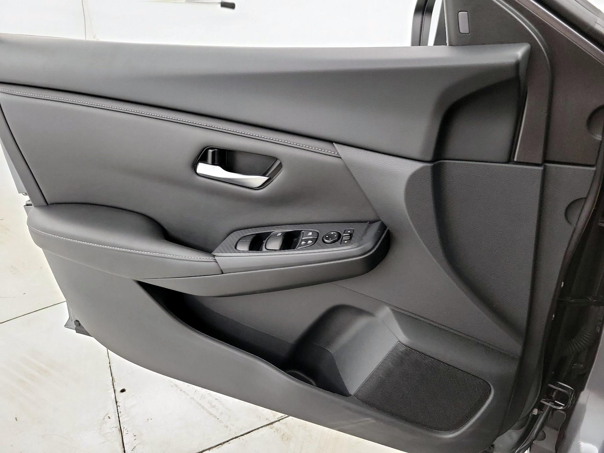 Thumbnail: 2023 Nissan Sentra - 12