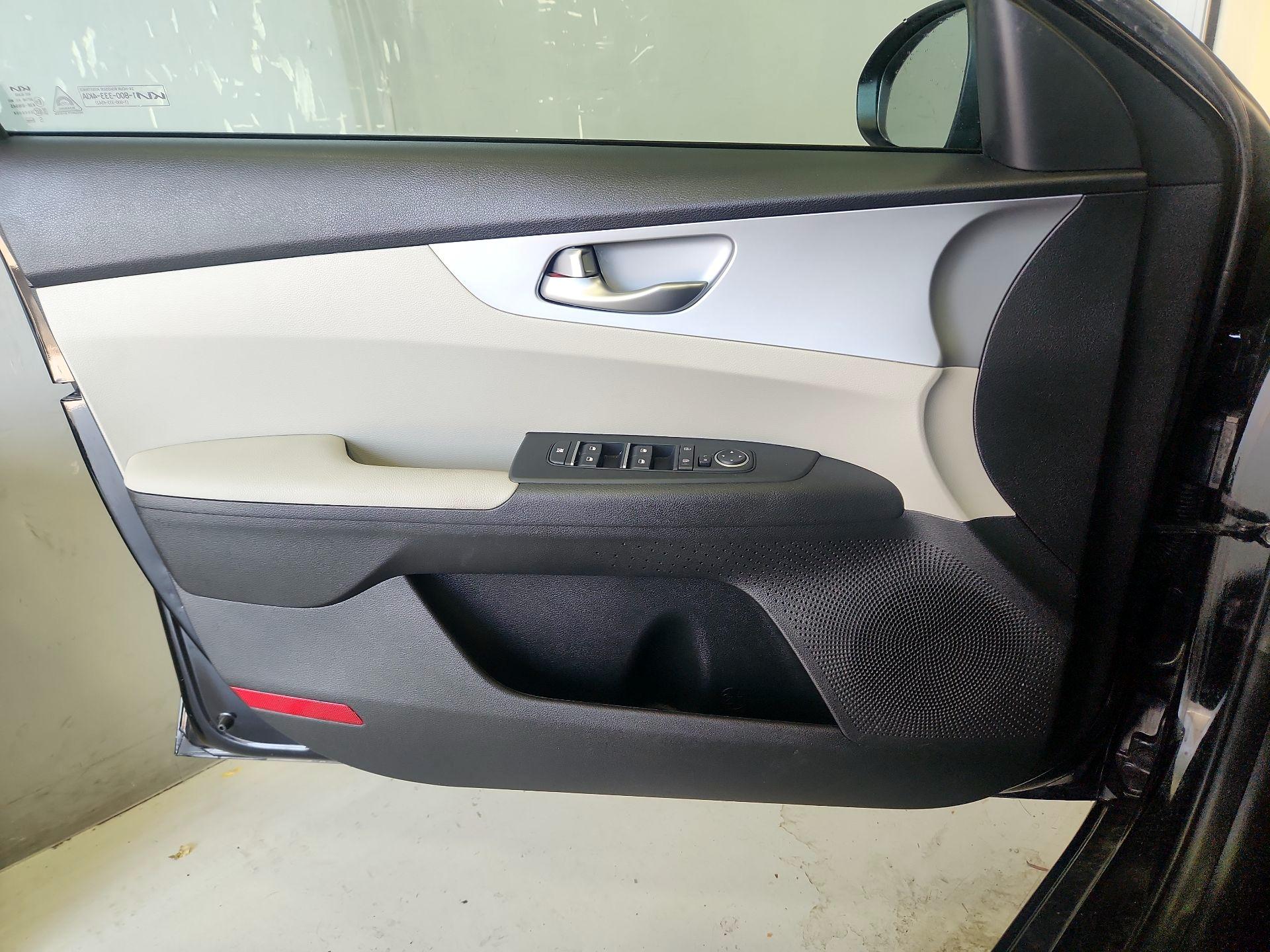 Thumbnail: 2023 Kia Forte - 12