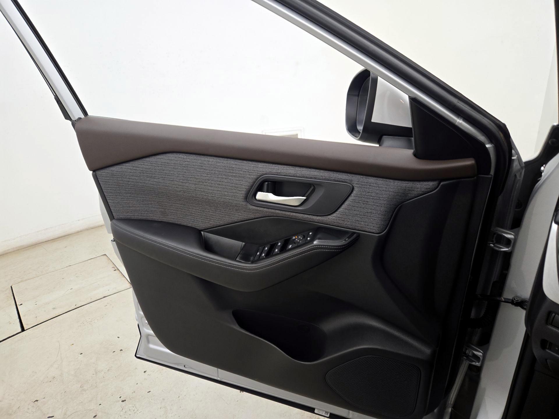 Thumbnail: 2023 Nissan Rogue - 12