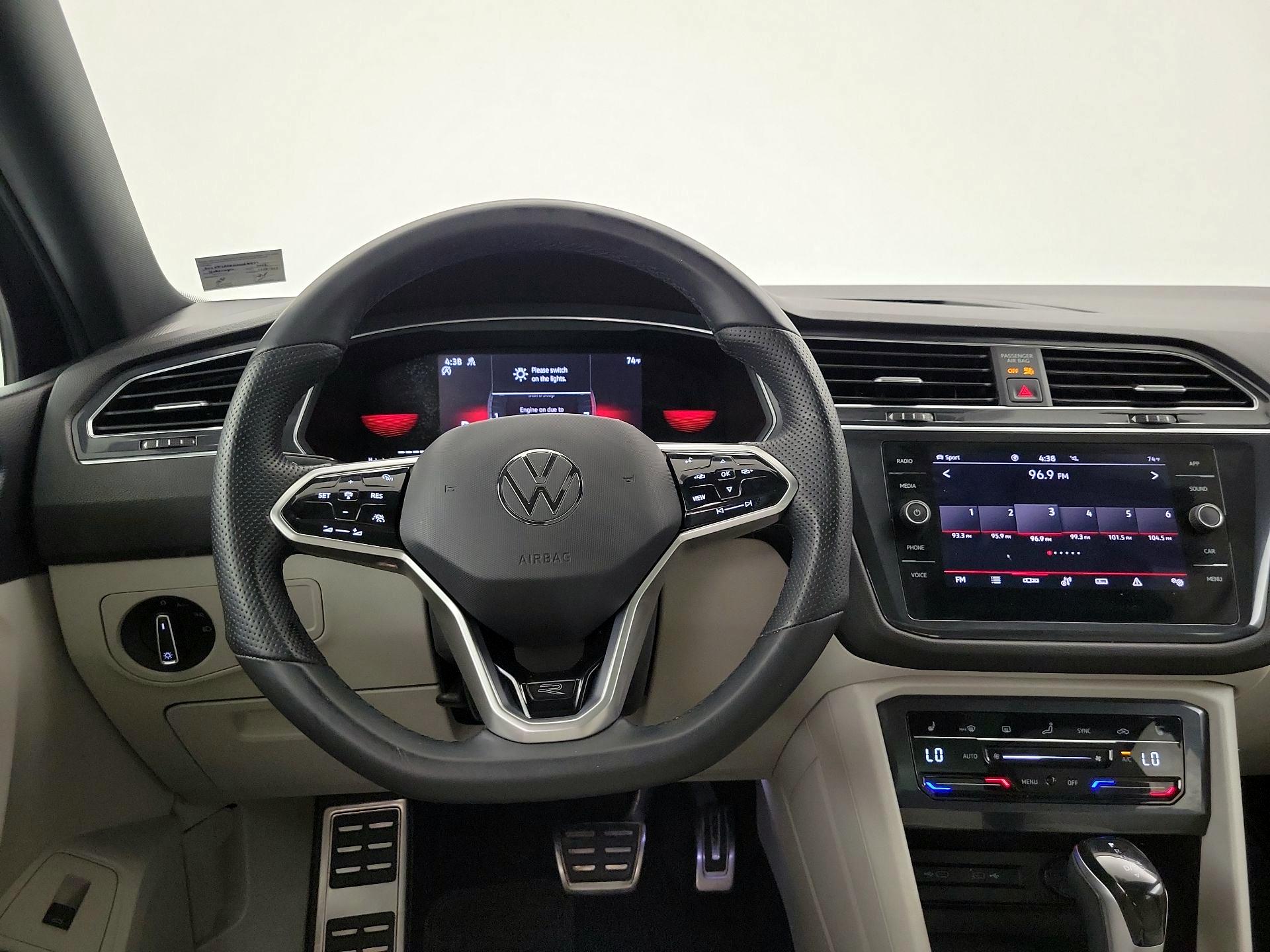 Thumbnail: 2022 Volkswagen Tiguan - 10