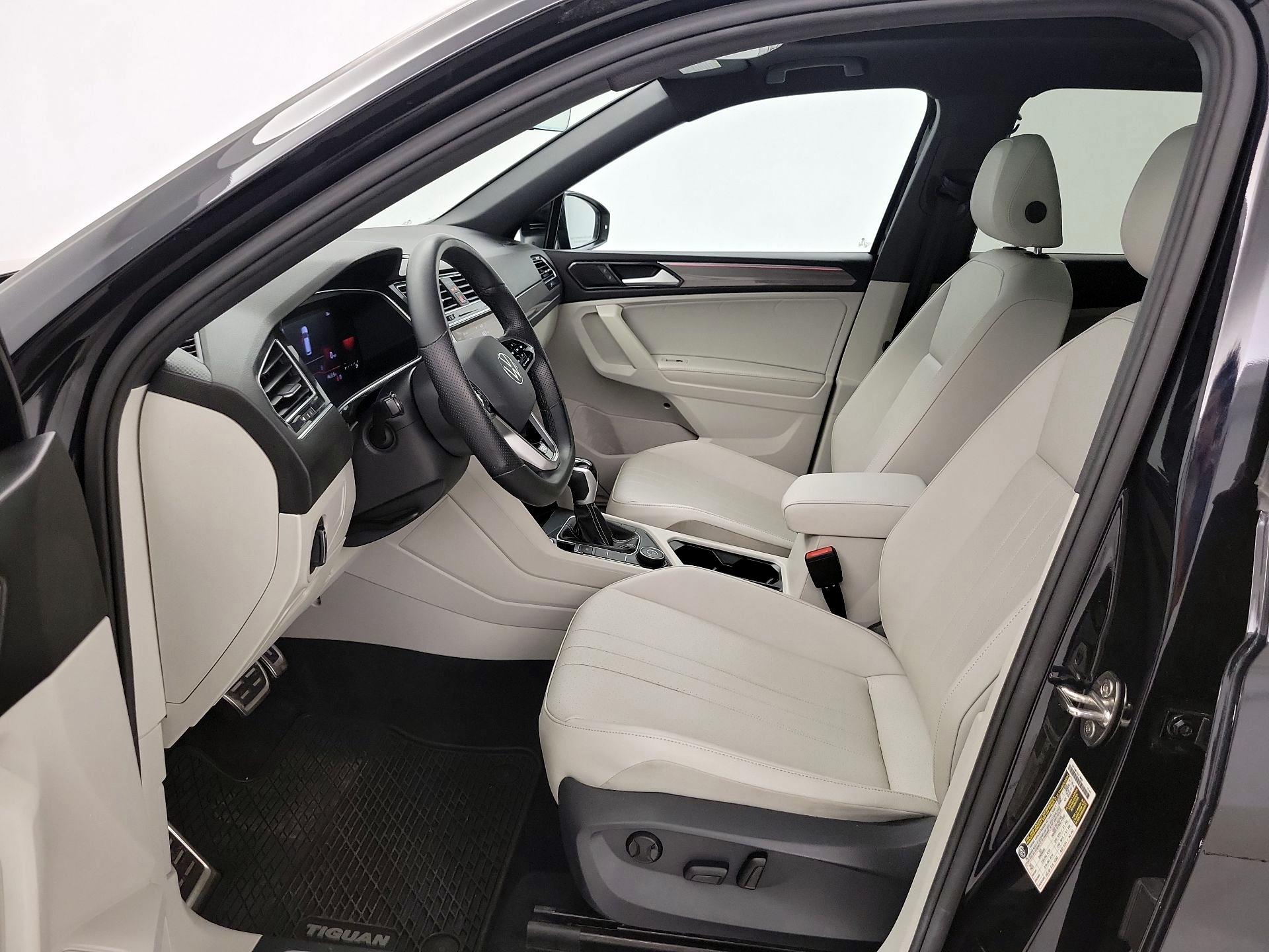 Thumbnail: 2022 Volkswagen Tiguan - 11