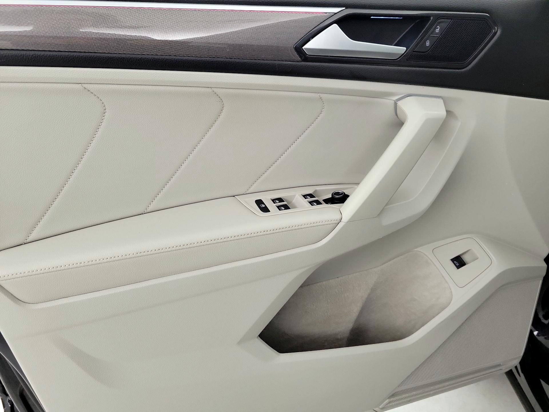 Thumbnail: 2022 Volkswagen Tiguan - 12