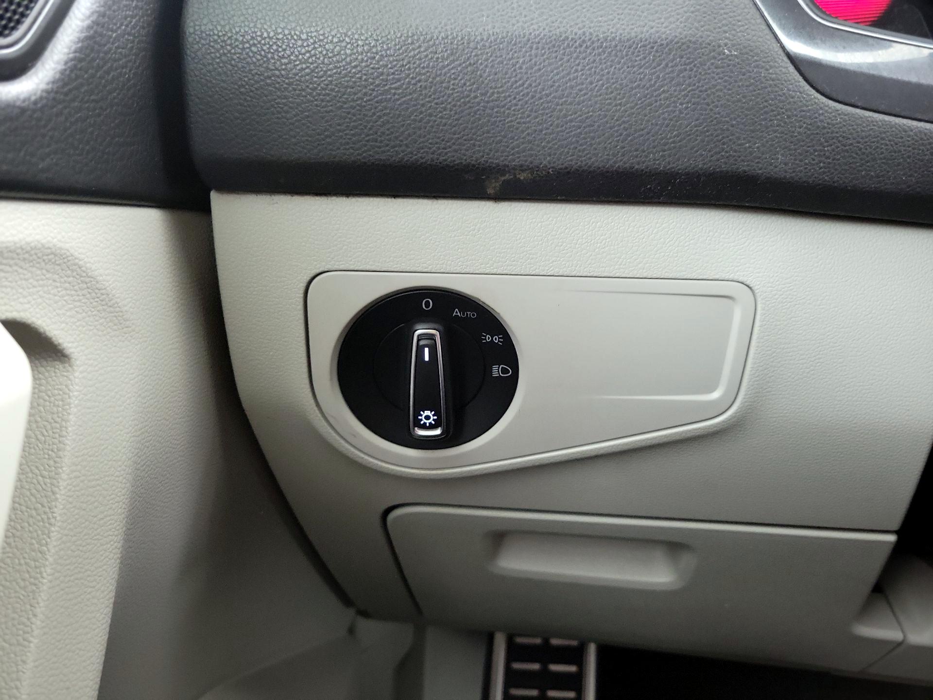 Thumbnail: 2022 Volkswagen Tiguan - 13