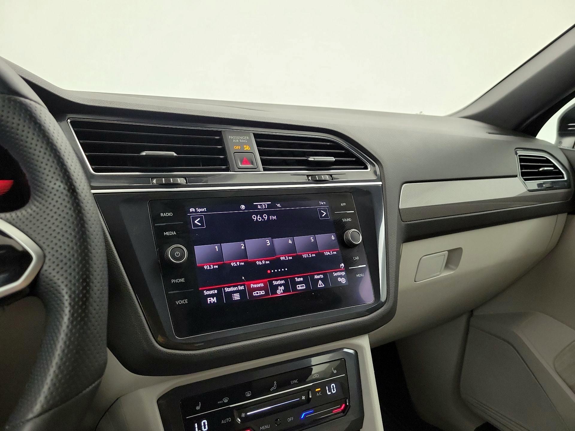 Thumbnail: 2022 Volkswagen Tiguan - 15