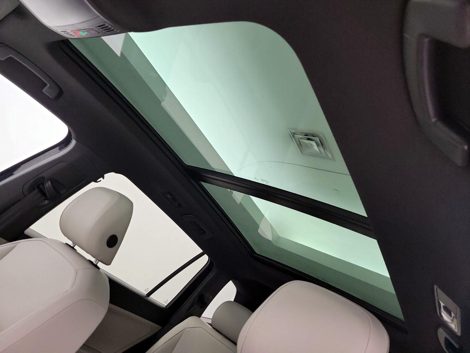 Thumbnail: 2022 Volkswagen Tiguan - 19