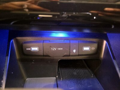 USB/AUX Ports