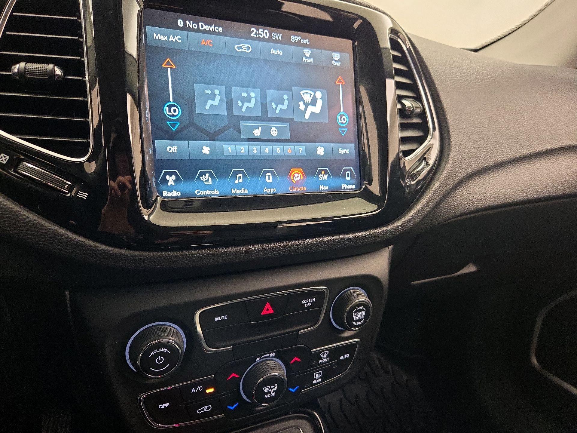 Thumbnail: 2018 Jeep Compass - 15