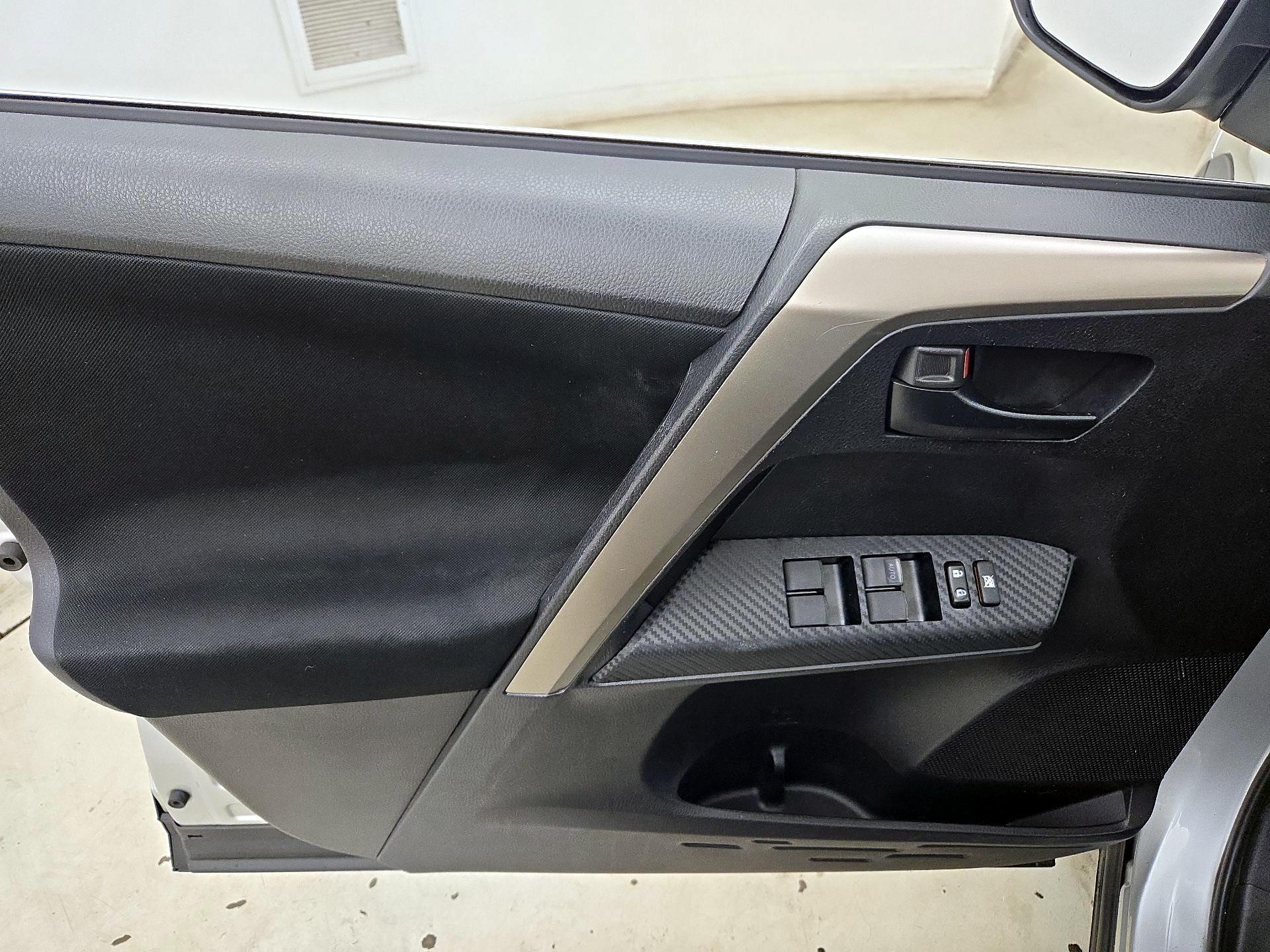 Thumbnail: 2014 Toyota RAV4 - 12