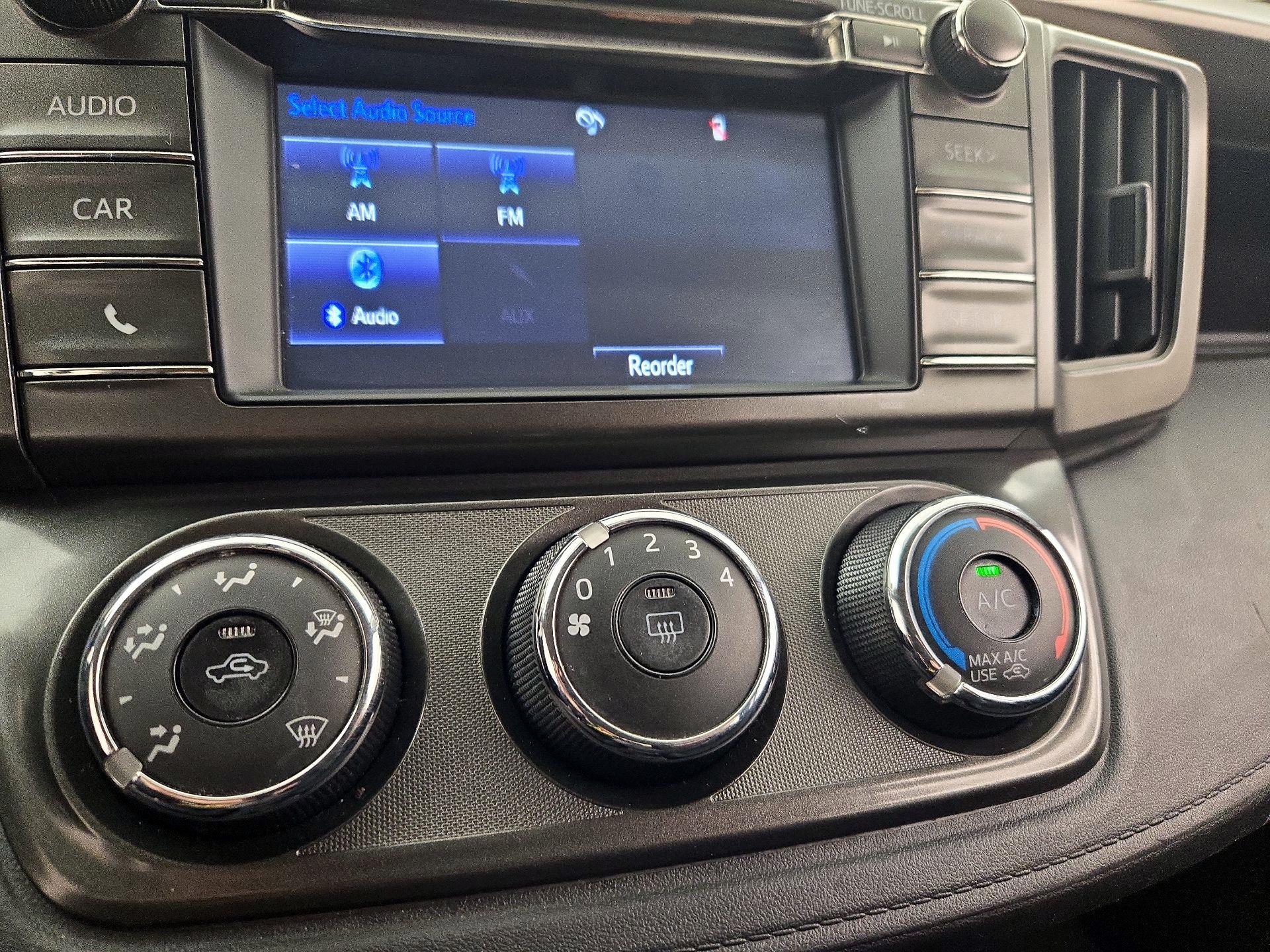 Thumbnail: 2014 Toyota RAV4 - 16