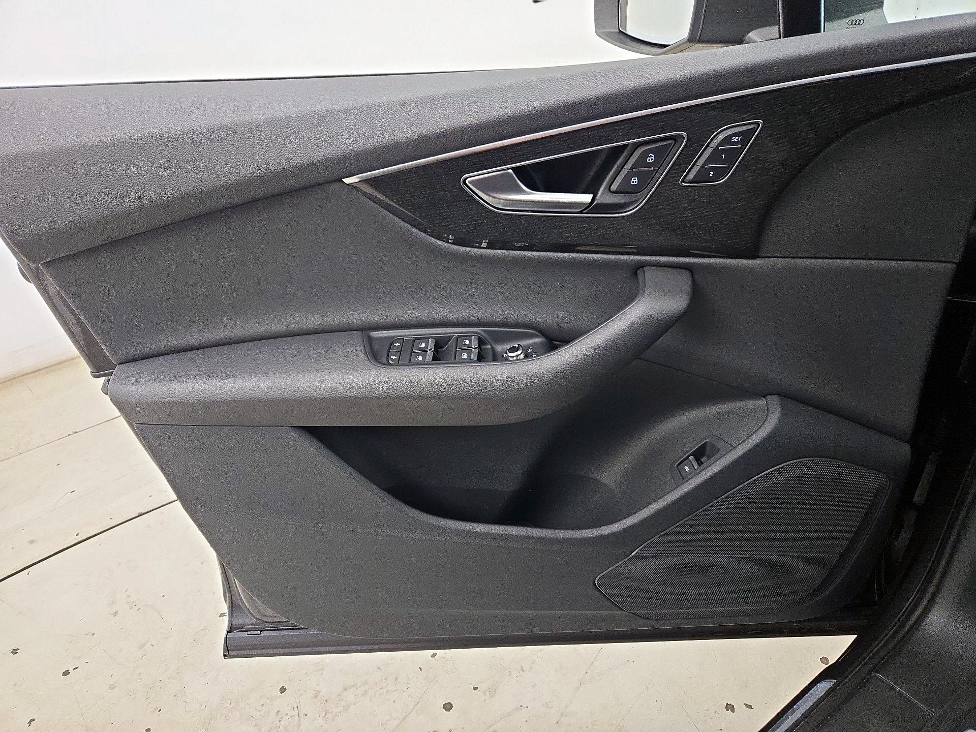 Thumbnail: 2020 Audi Q7 - 12