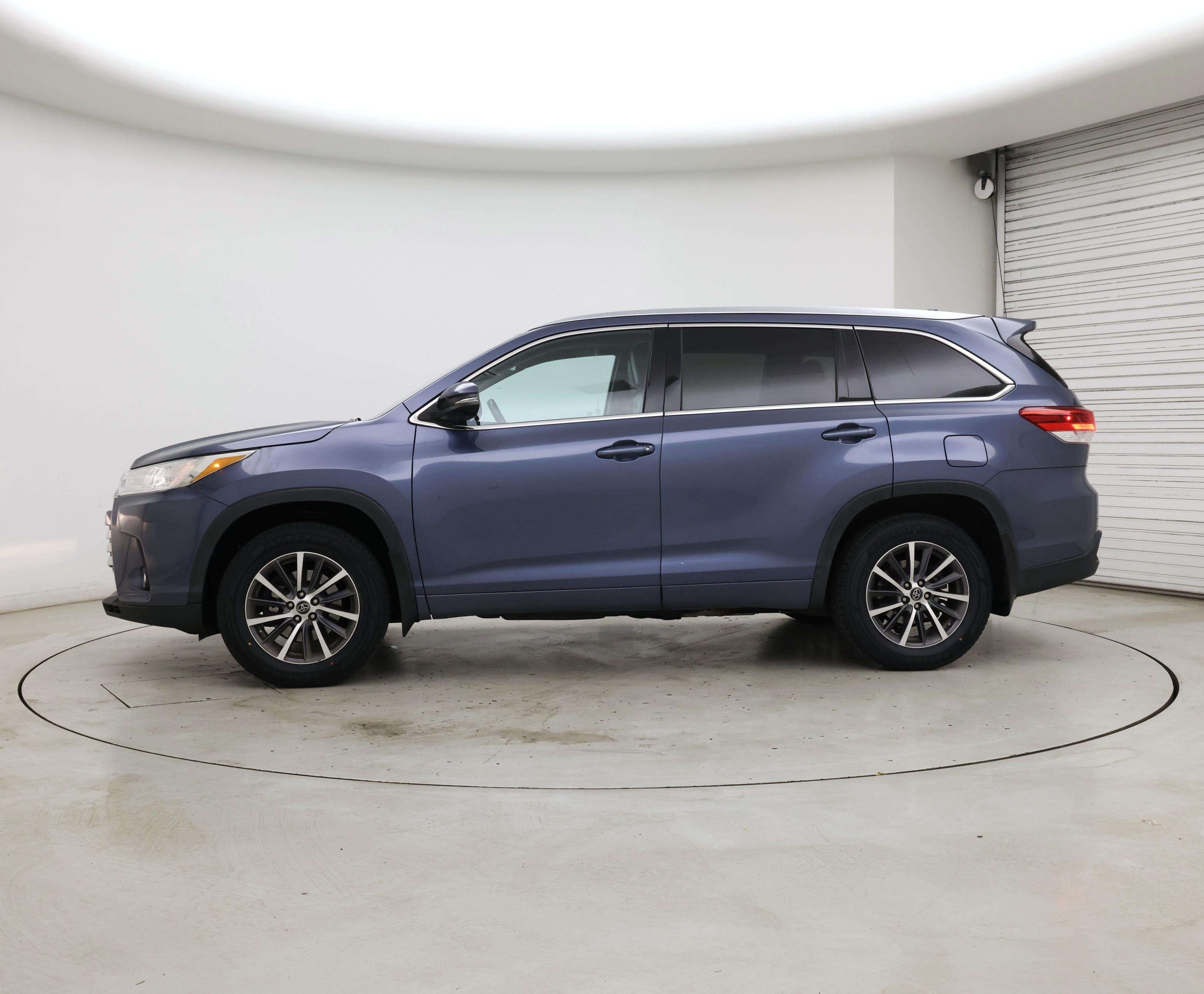 Thumbnail: 2017 Toyota Highlander - 3