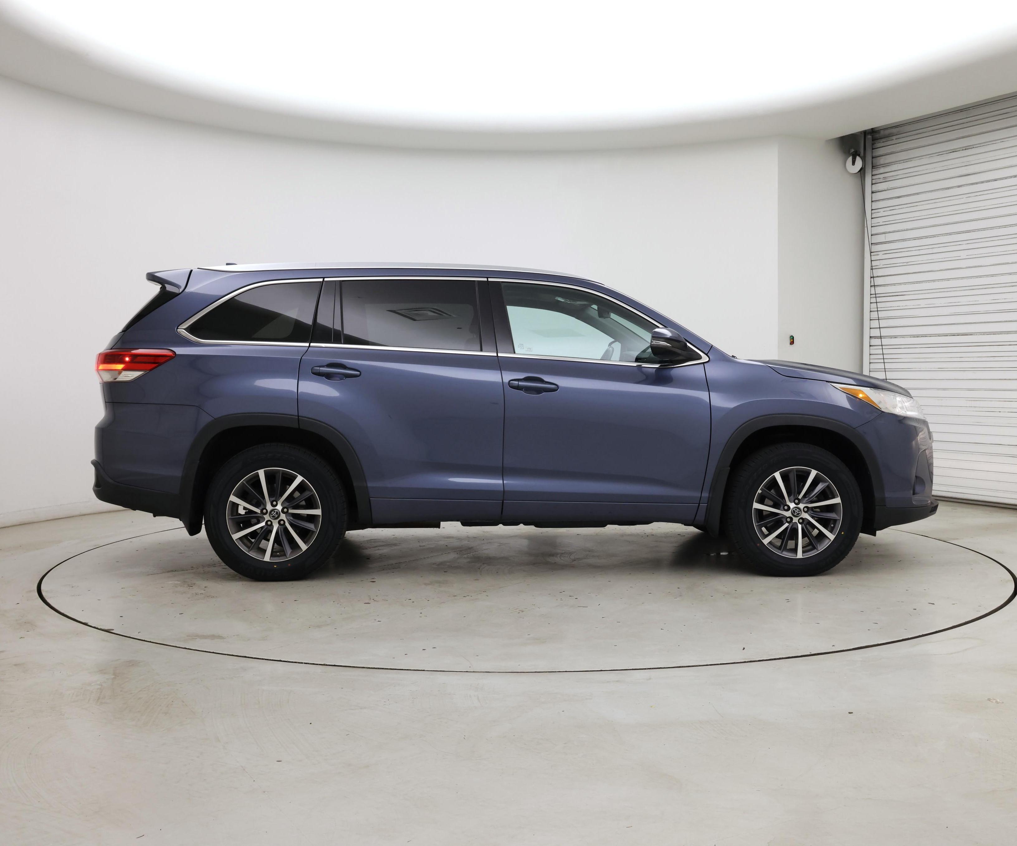 Thumbnail: 2017 Toyota Highlander - 7