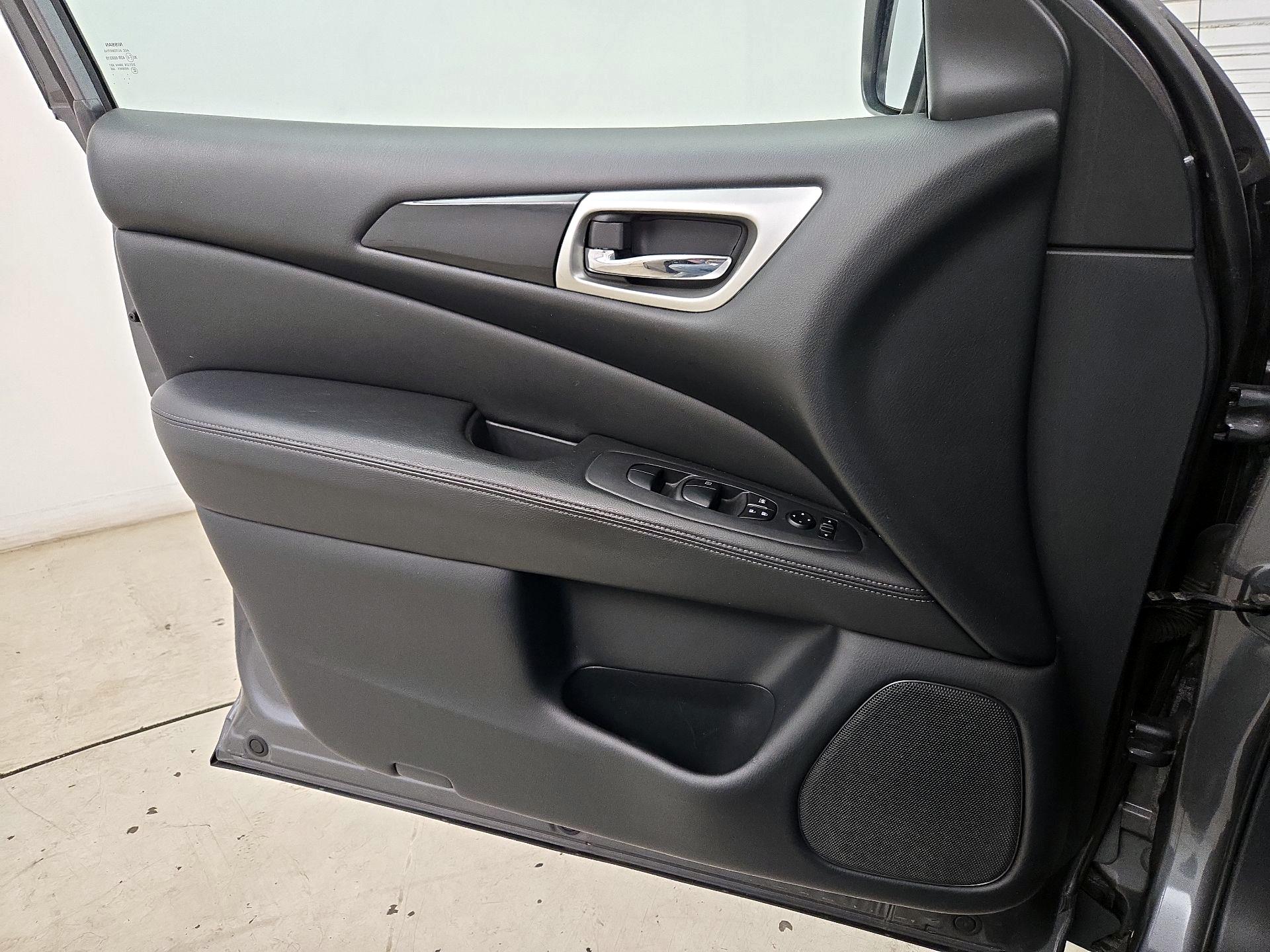 Thumbnail: 2019 Nissan Pathfinder - 12