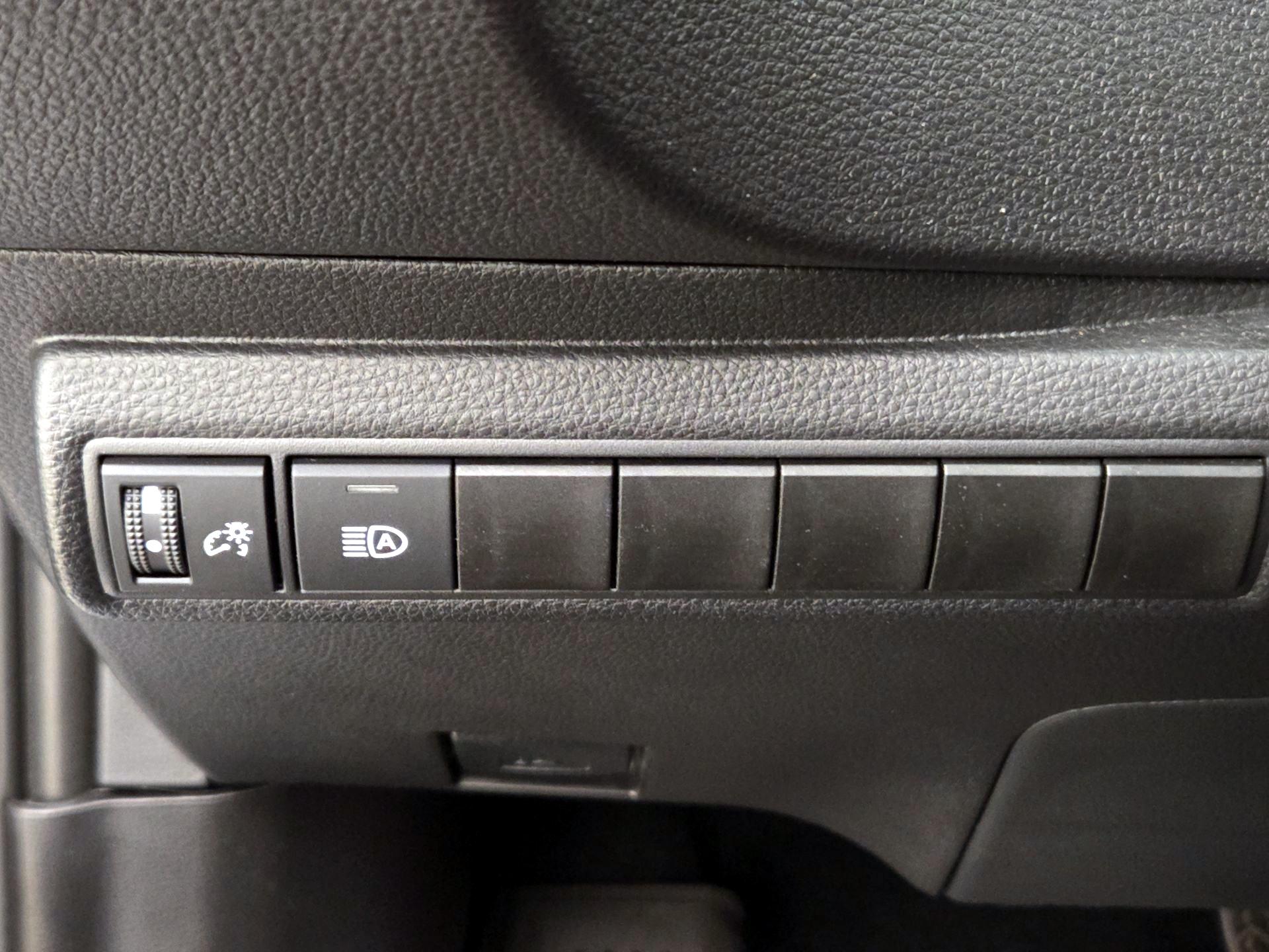 Thumbnail: 2025 Toyota Corolla - 13